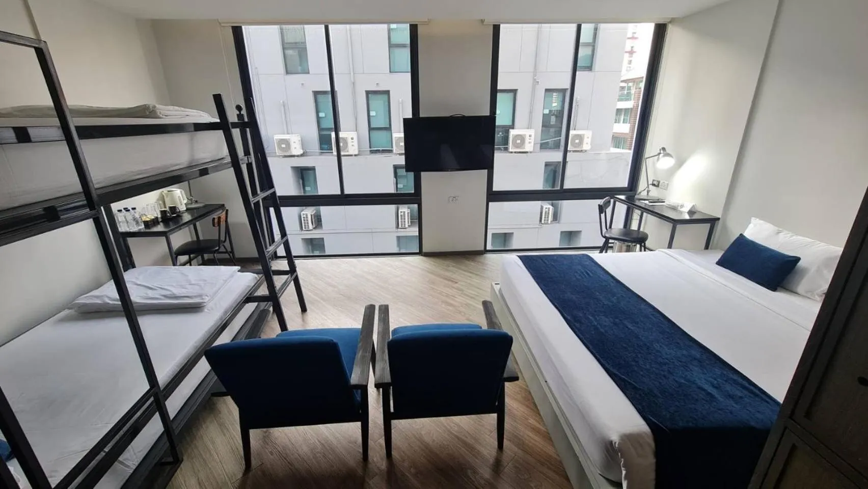 Photo of the whole room, Bed in Klub Hotel Bangkok