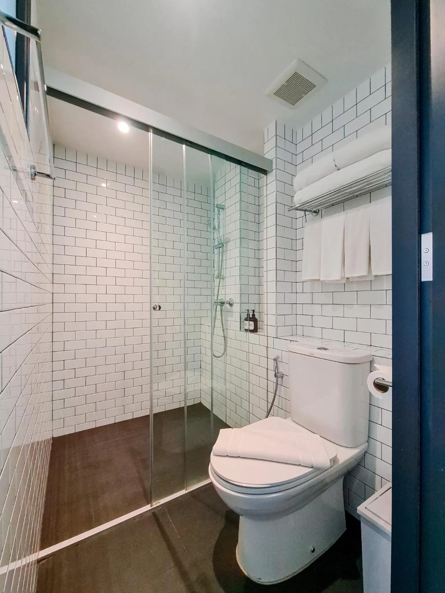 Shower in Klub Hotel Bangkok