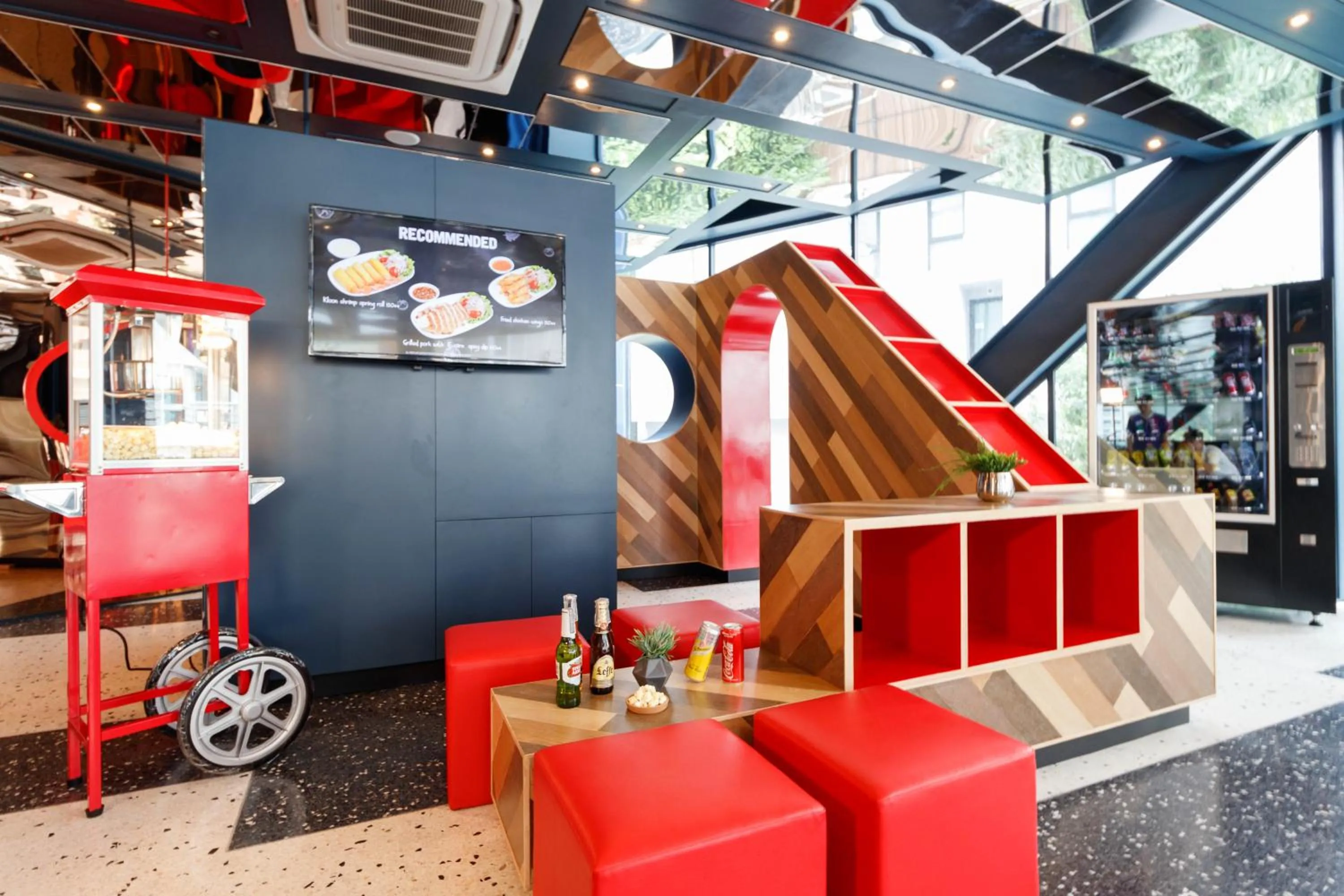 Area and facilities in Klub Hotel Bangkok