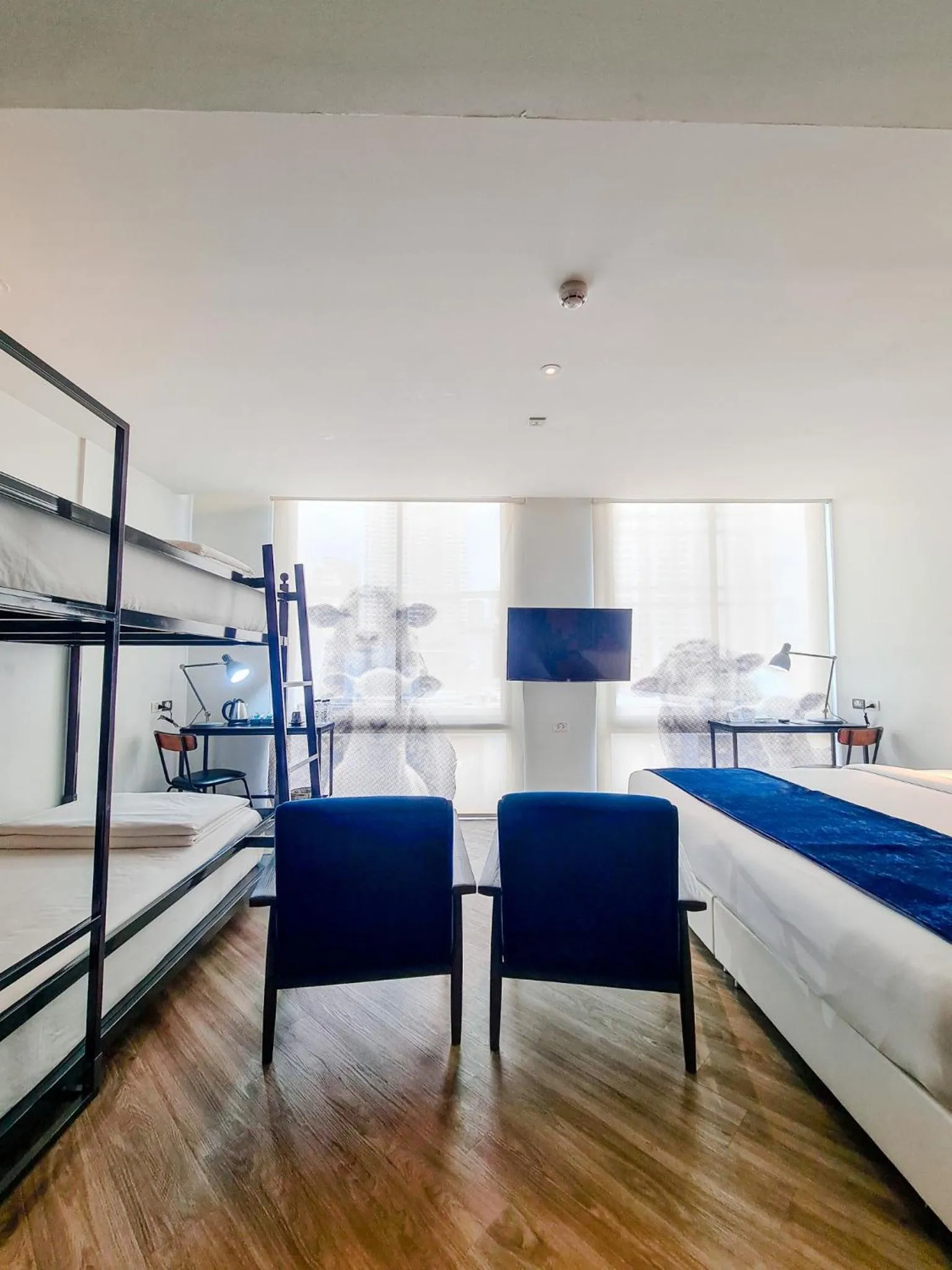 Photo of the whole room, Bed in Klub Hotel Bangkok