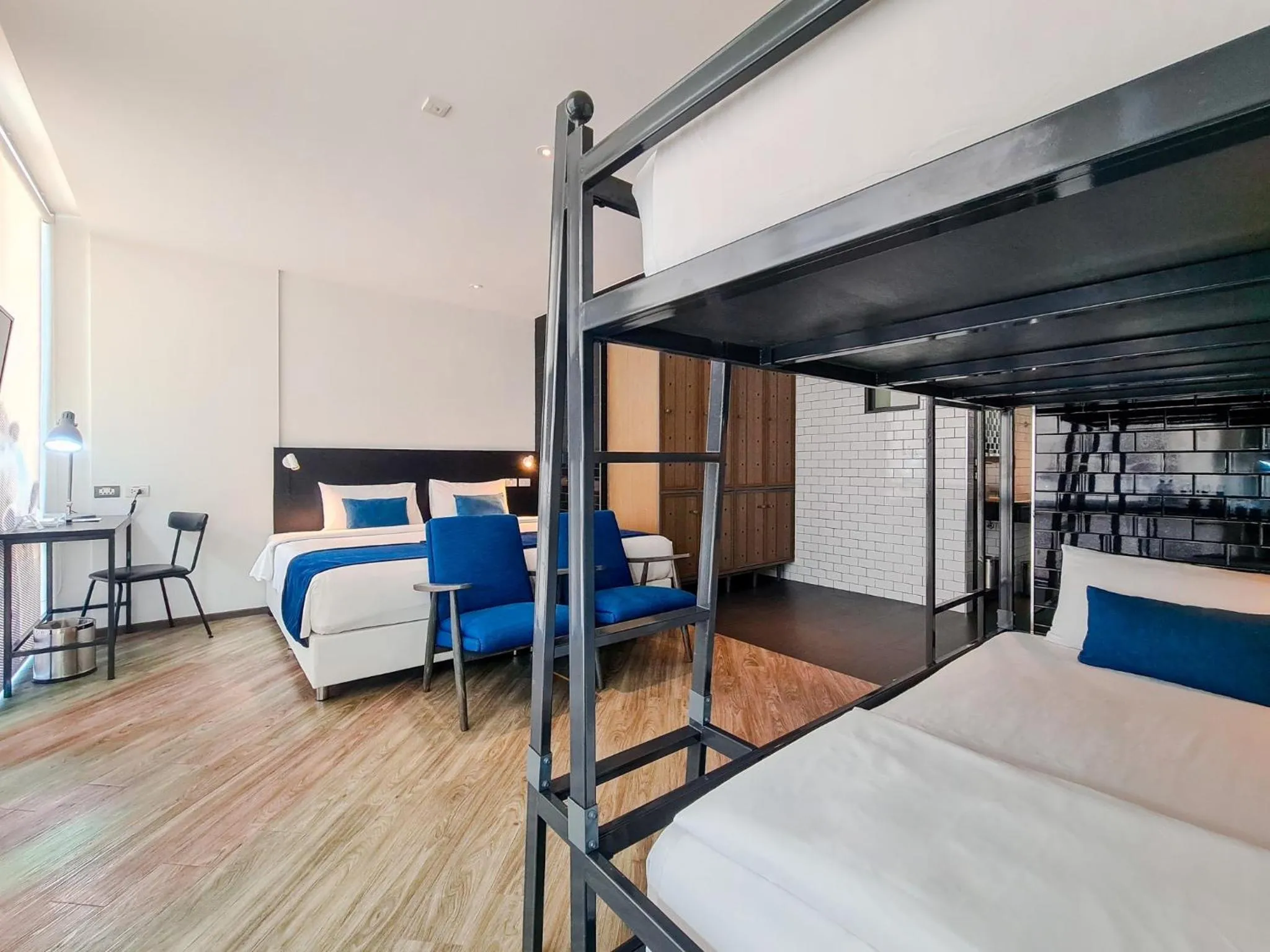 Photo of the whole room, Bed in Klub Hotel Bangkok