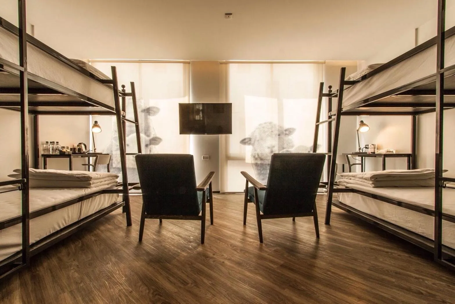 Photo of the whole room, Bed in Klub Hotel Bangkok