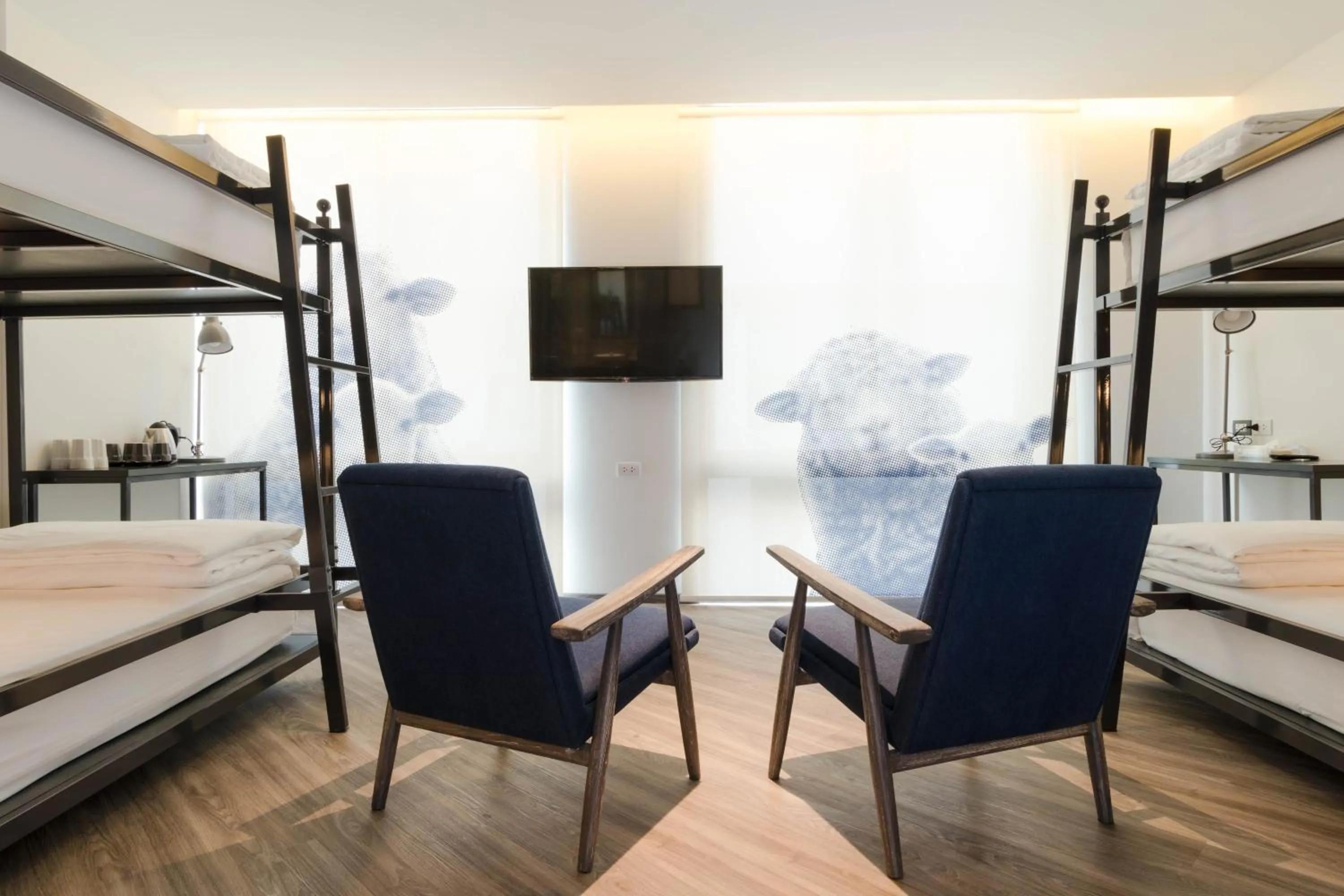 Photo of the whole room, Bed in Klub Hotel Bangkok