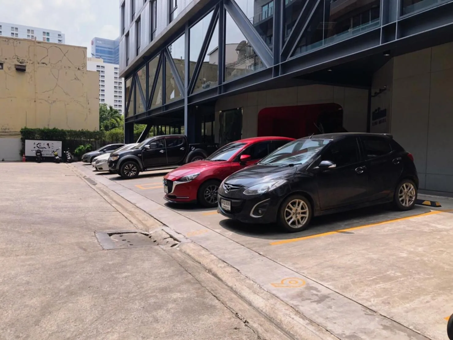 Property building in Klub Hotel Bangkok