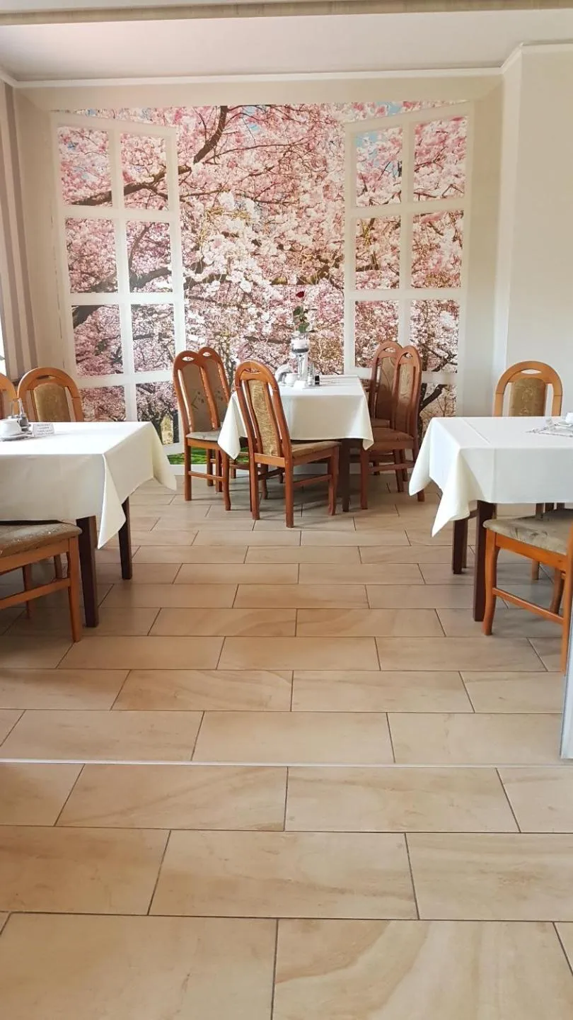 Restaurant/places to eat in Restauracja i Noclegi Pod Sikorką