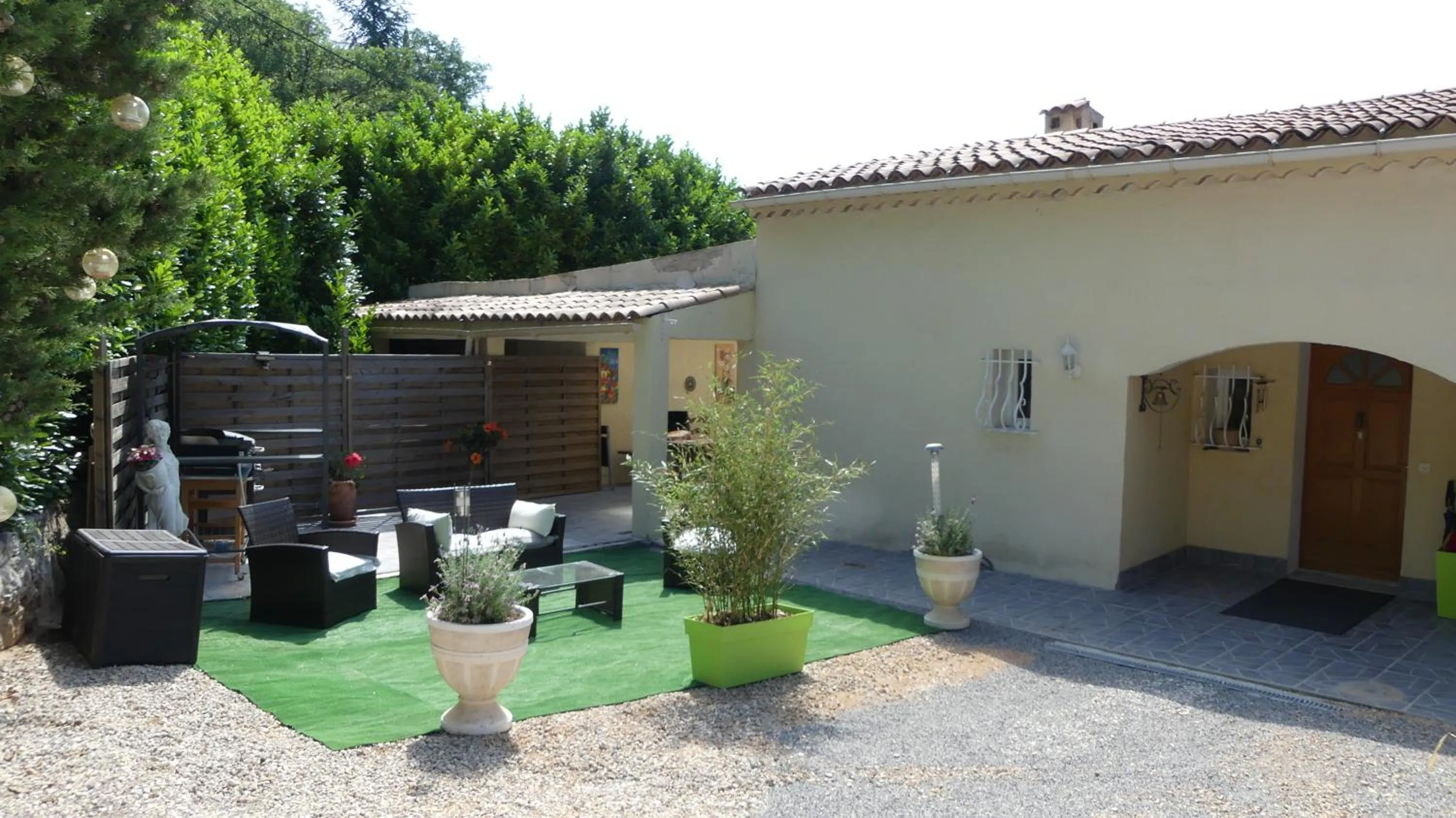 Facade/entrance in Villa Regain Chambres et table d'hôtes