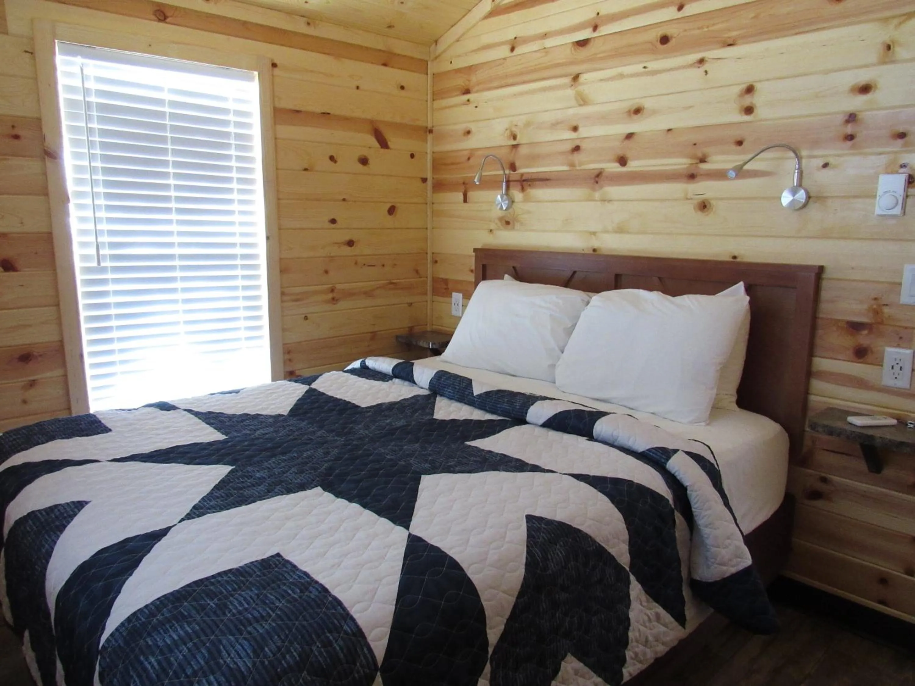 Bed in Kingman KOA