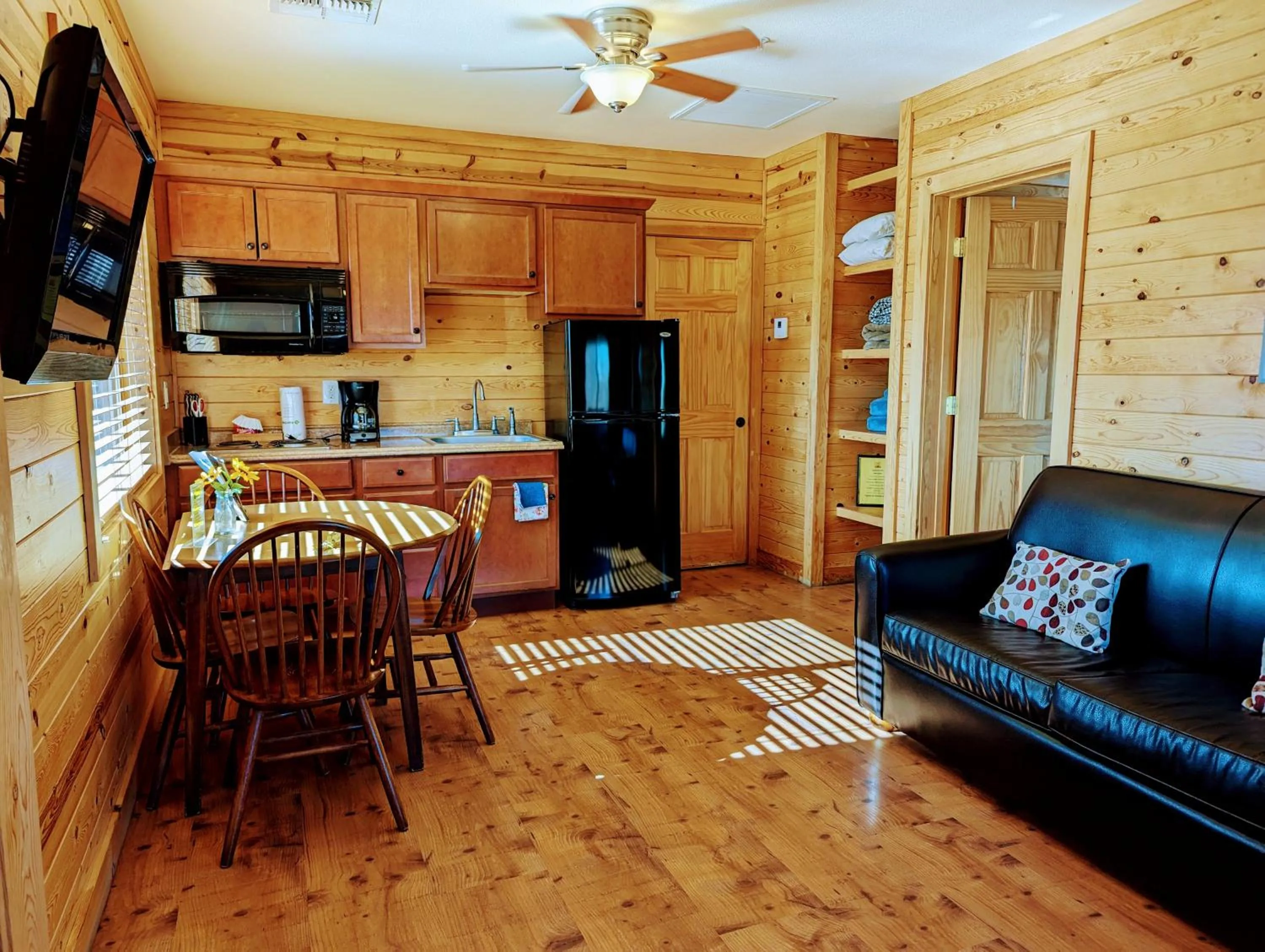 Kitchen or kitchenette in Kingman KOA