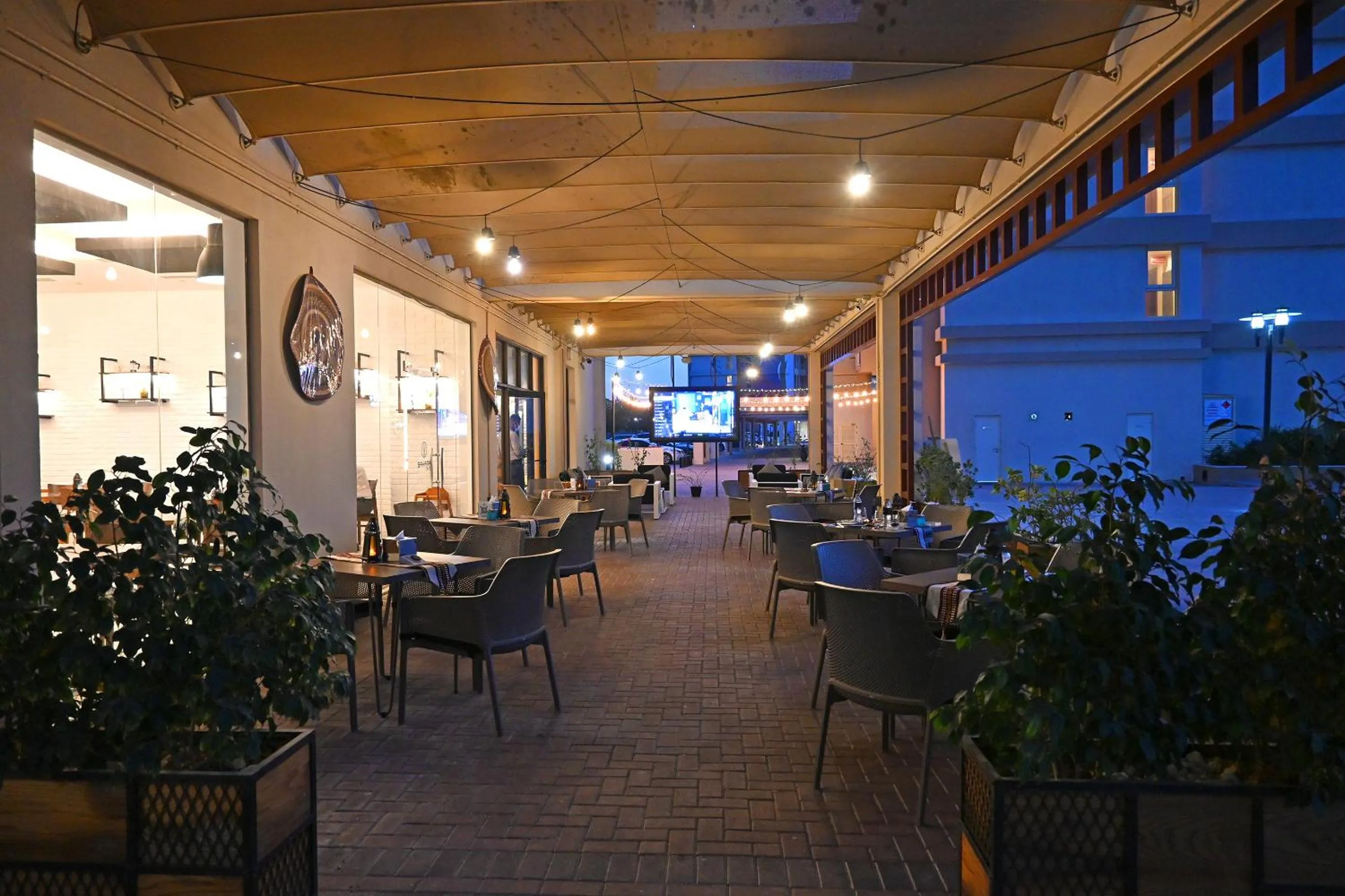 Restaurant/places to eat in Jannah Hotel Apartments & Villas