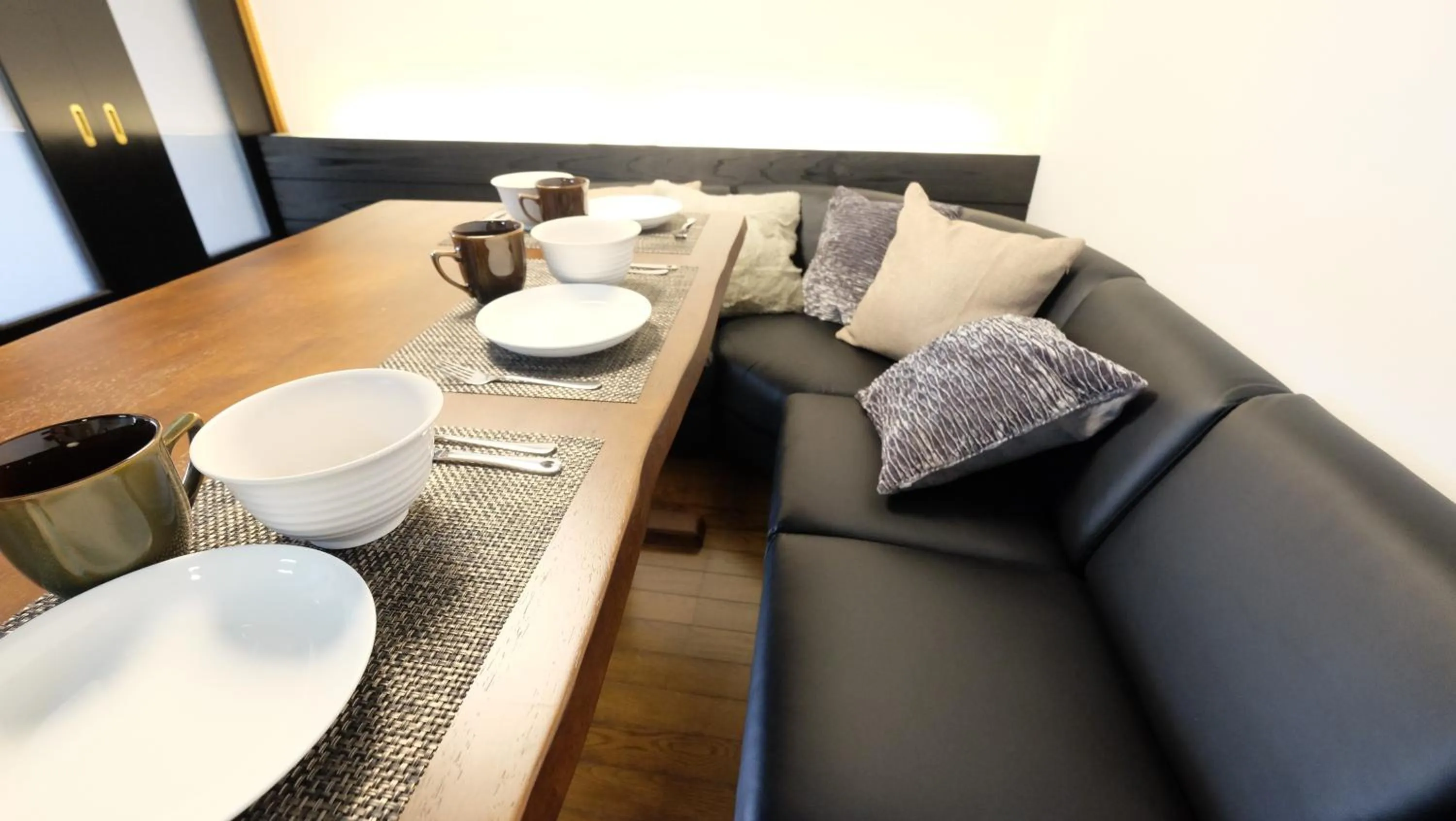 Communal lounge/ TV room in Nishichaya 旅音