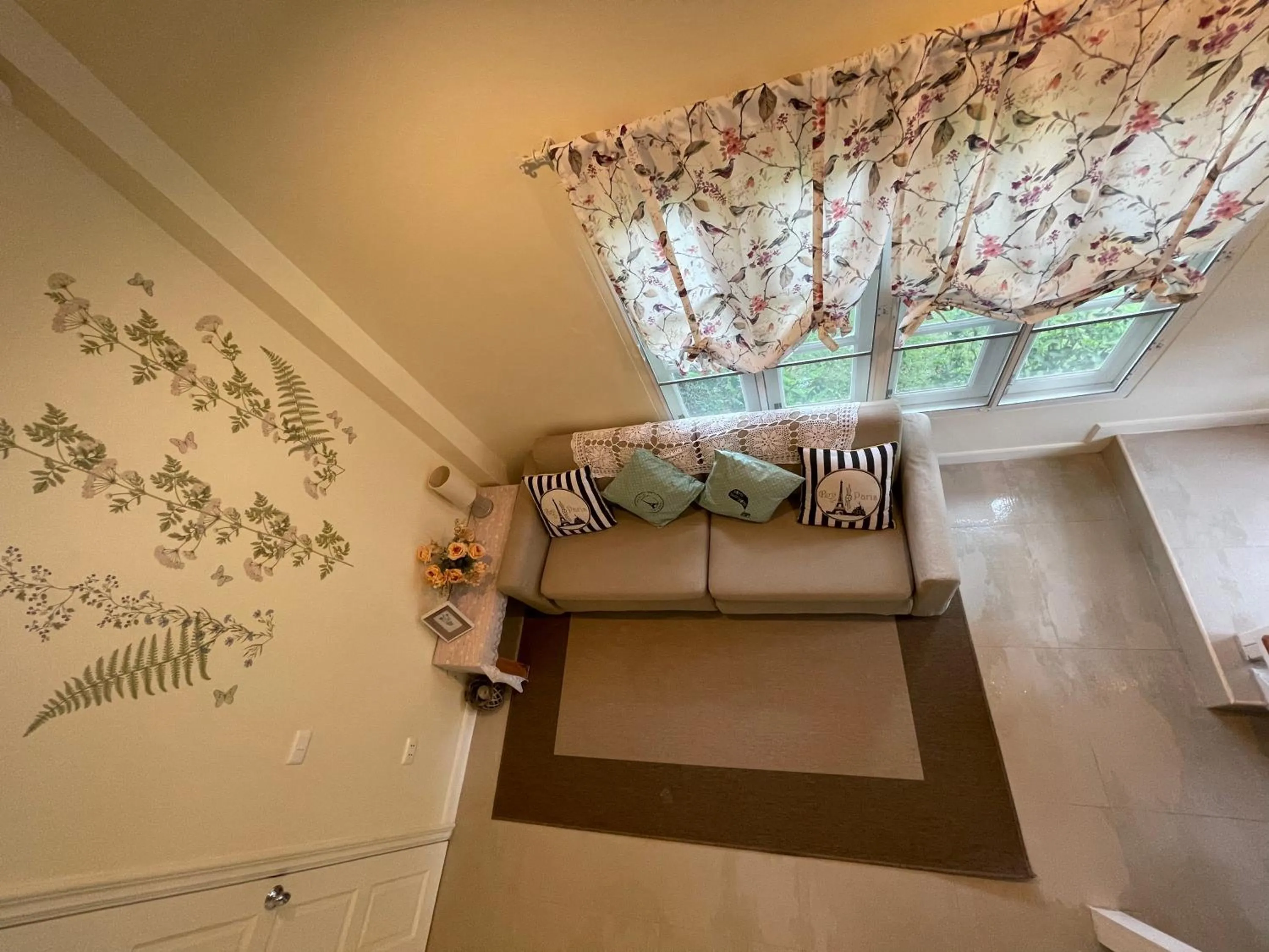 Seating area, Bed in Misty English Cottage