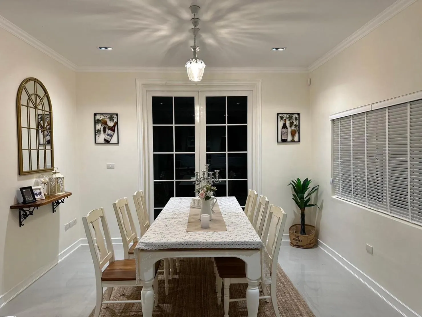 Restaurant/places to eat in Misty English Cottage