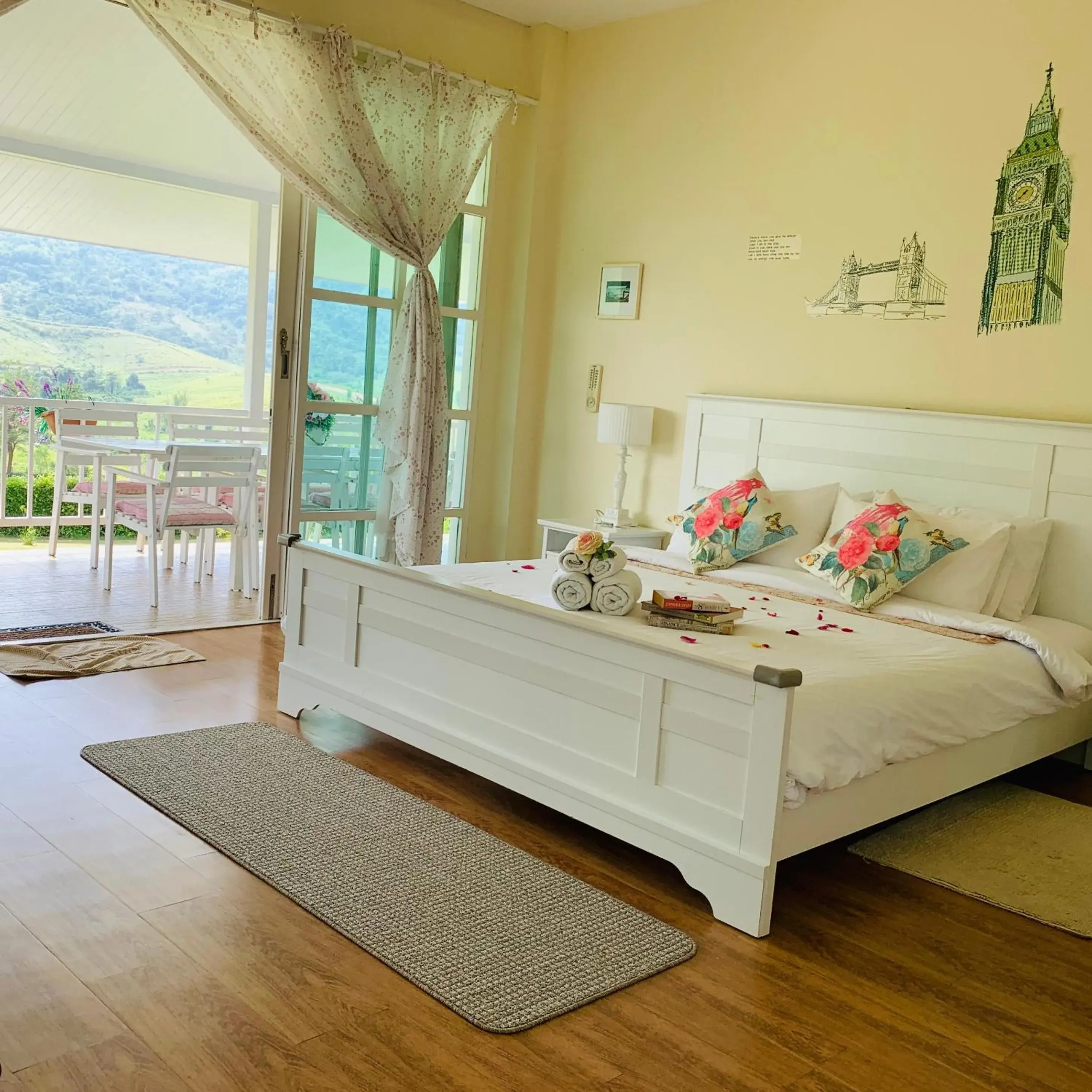 Deluxe Bungalow in Misty English Cottage Deluxe Bungalow in Misty English Cottage