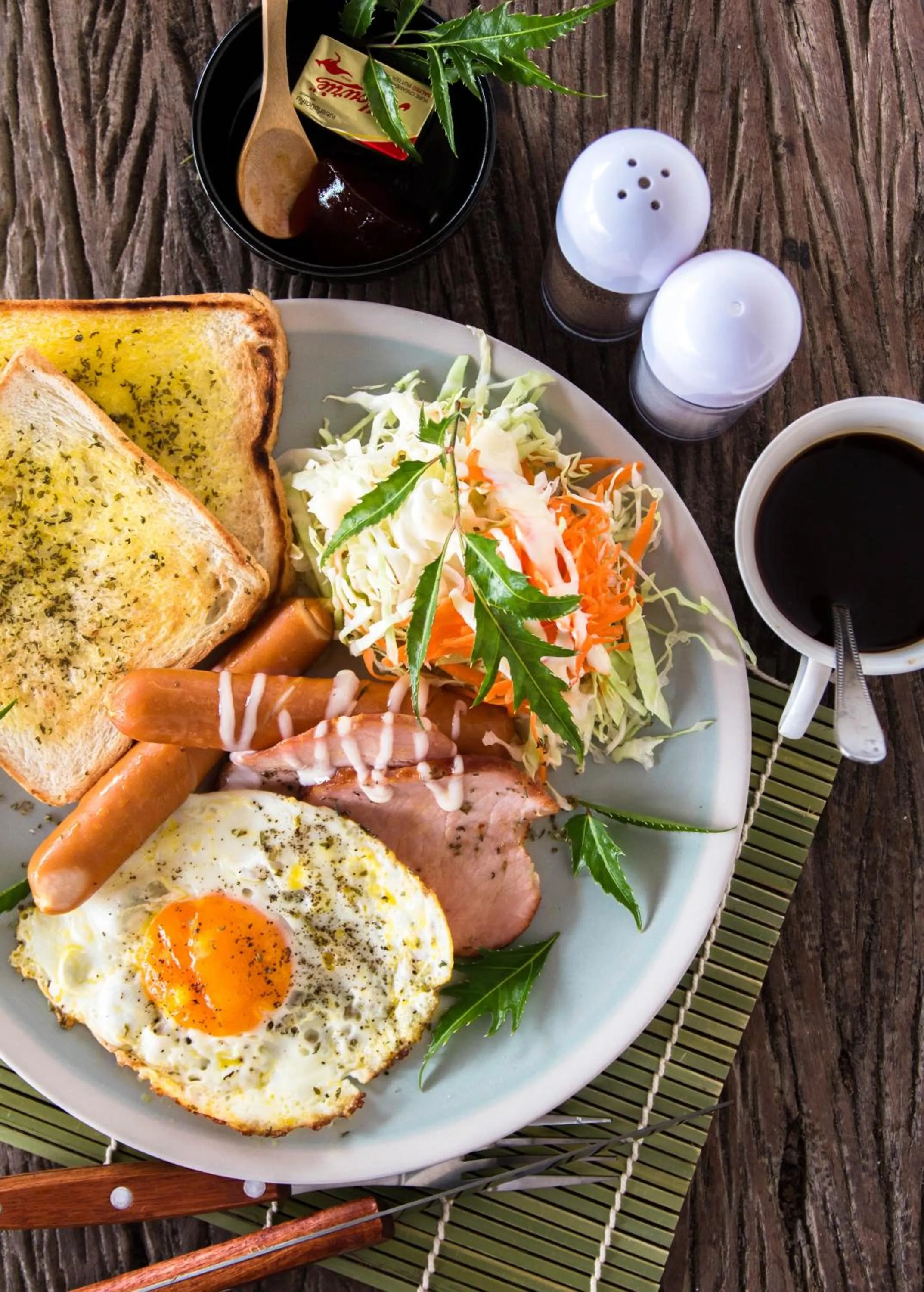 Asian breakfast in Santitham Home Farm Stay