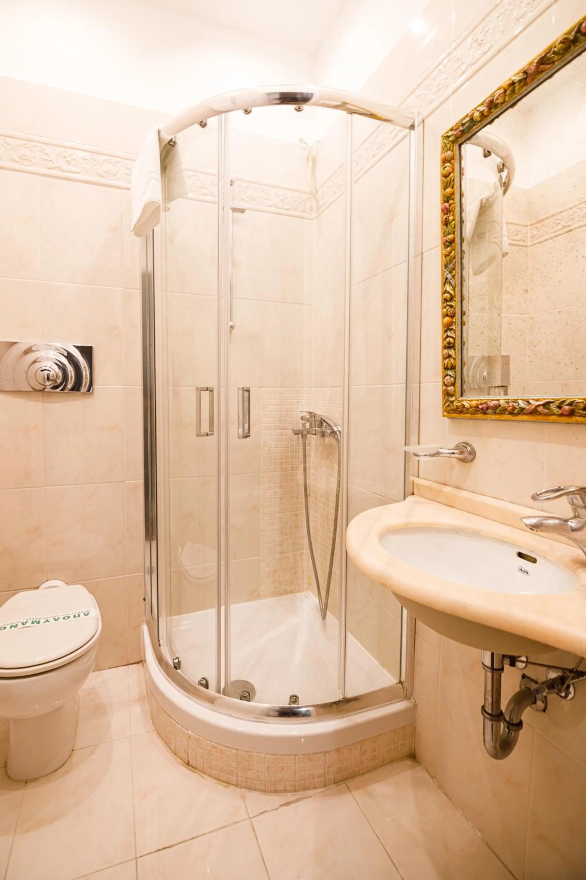 Bathroom in Palaiologos Luxury City Hotel