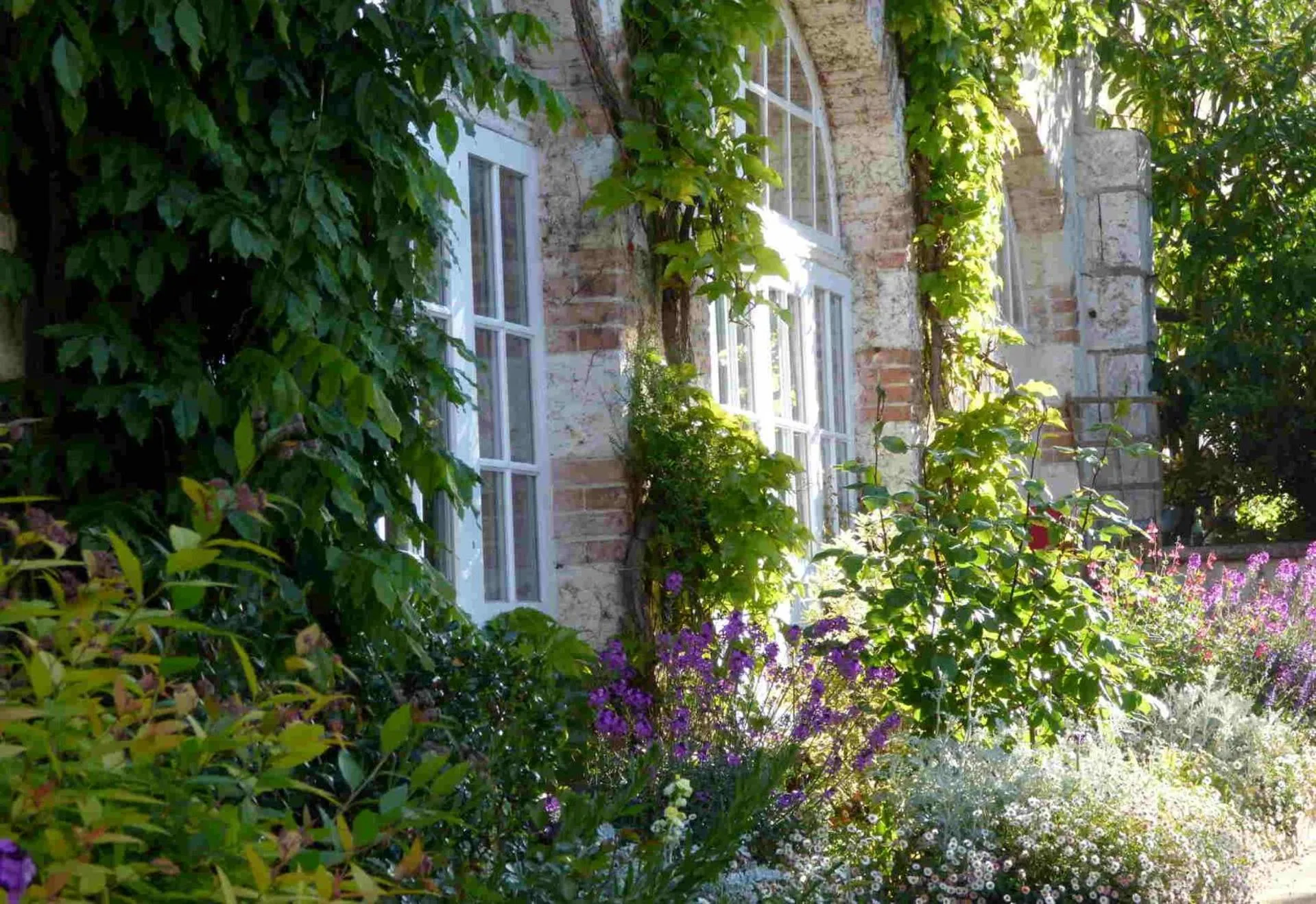 Spring in Hôtel La Tonnellerie