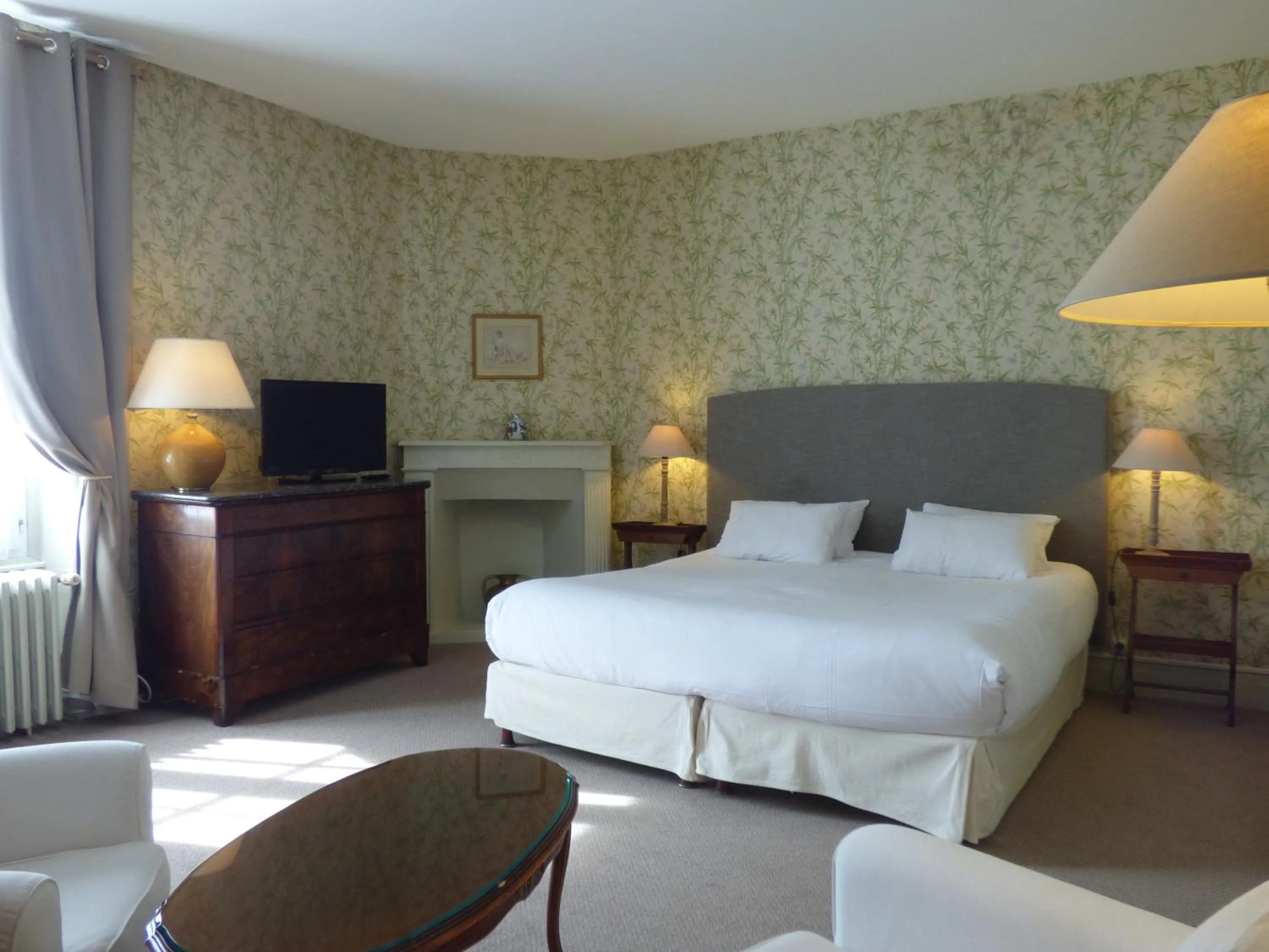 Bed in Hôtel La Tonnellerie