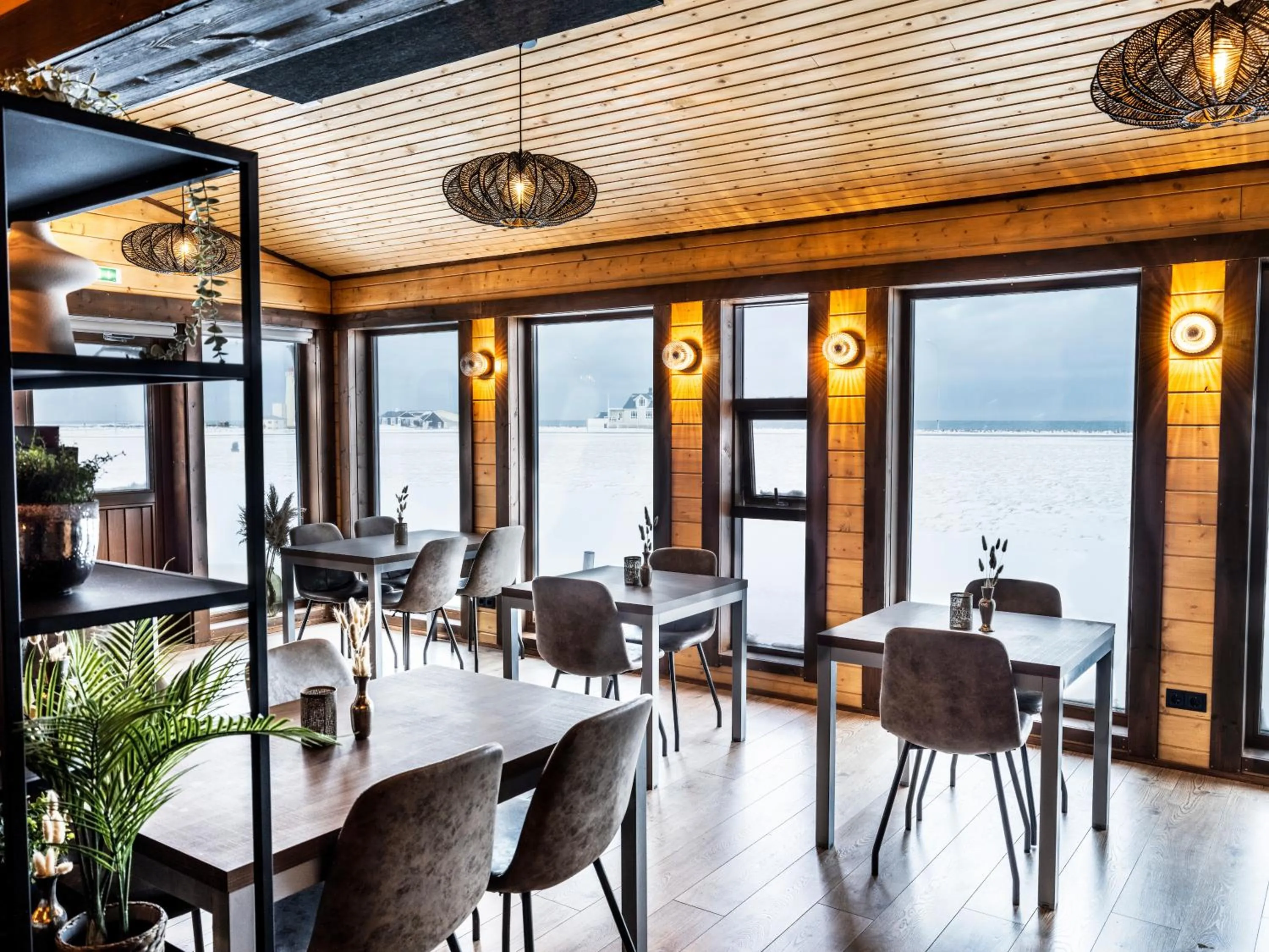 Restaurant/places to eat in Lighthouse-Inn