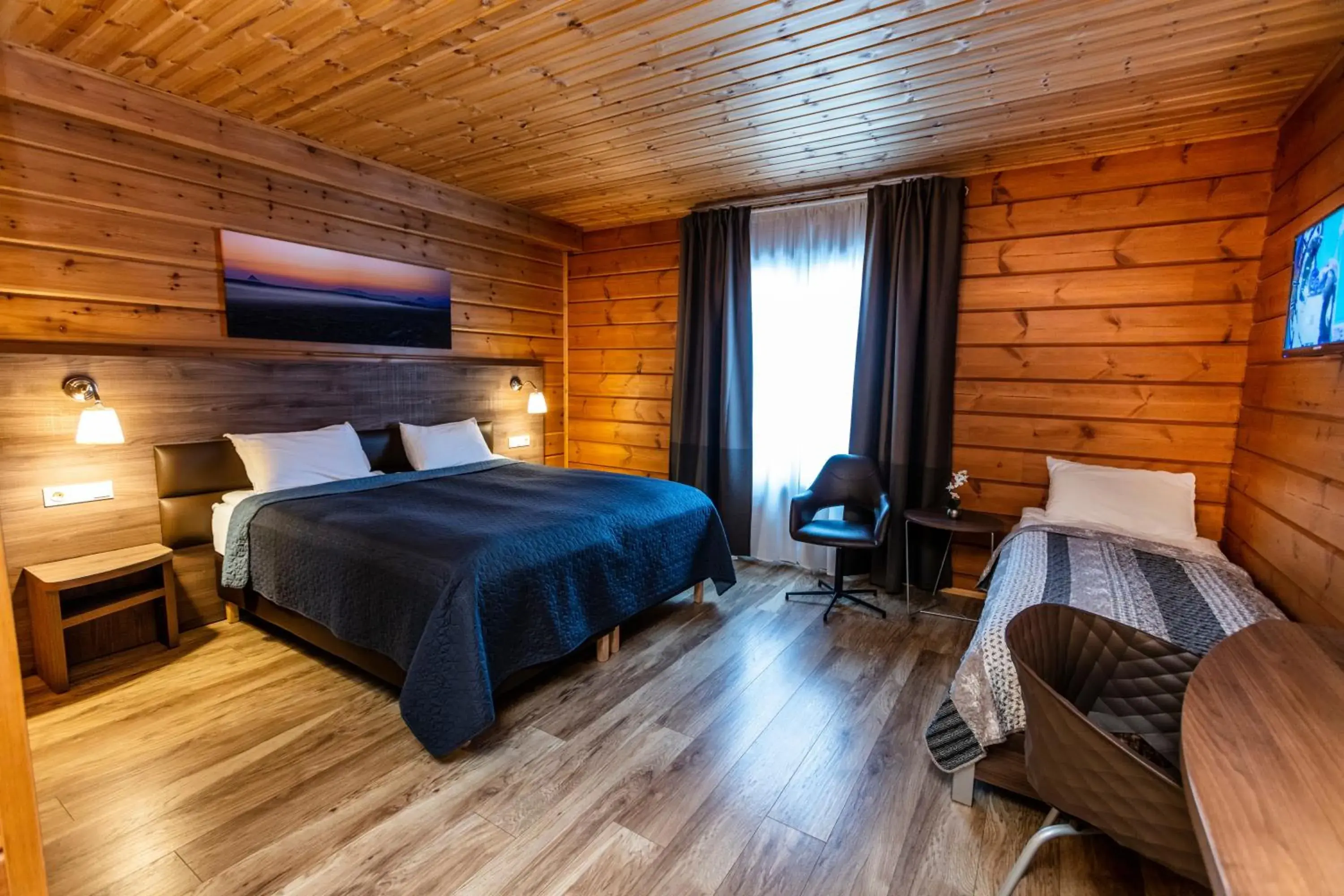 Queen Room - Disability Access in Lighthouse-Inn Queen Room - Disability Access in Lighthouse-Inn