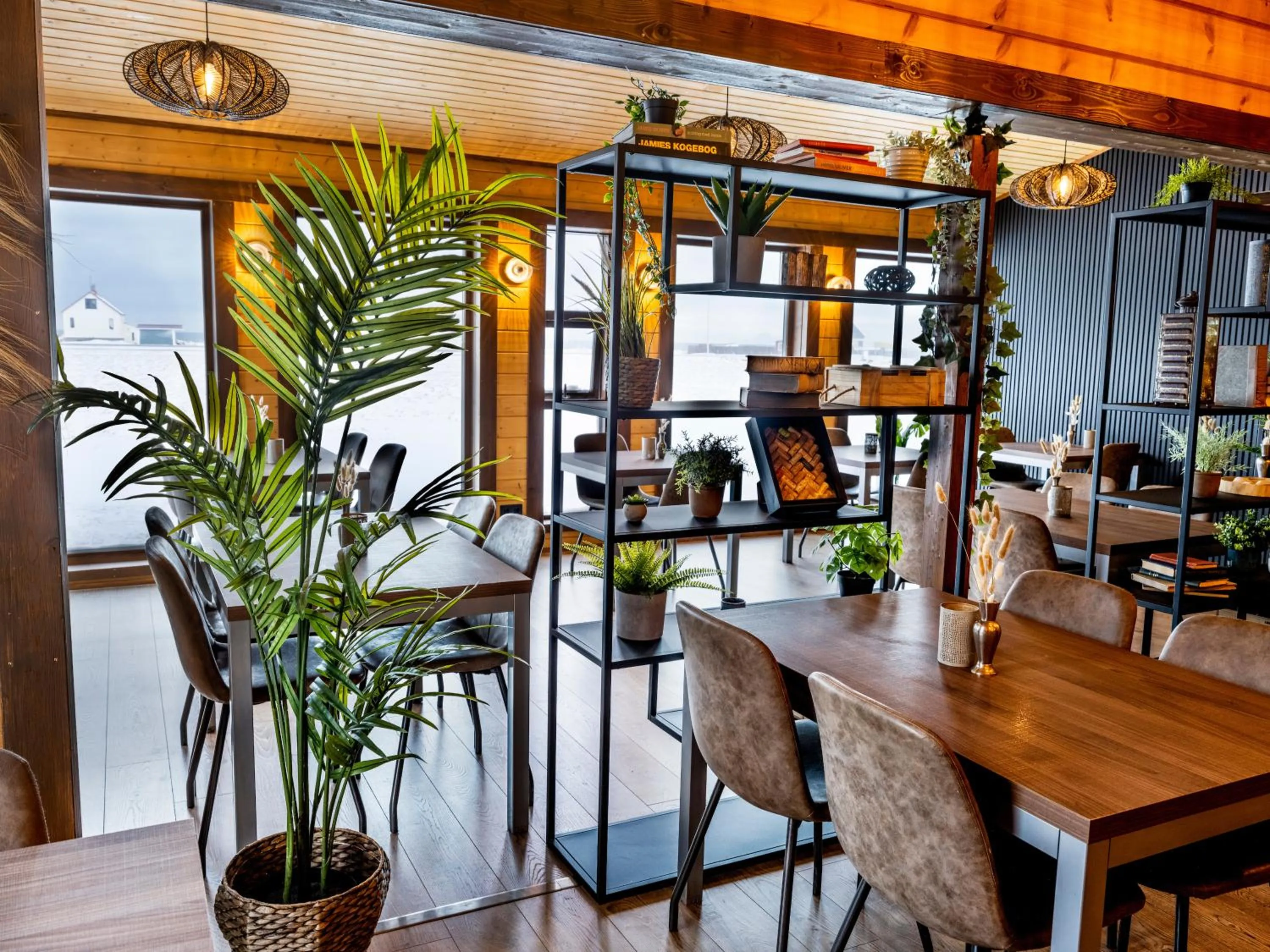 Restaurant/places to eat in Lighthouse-Inn