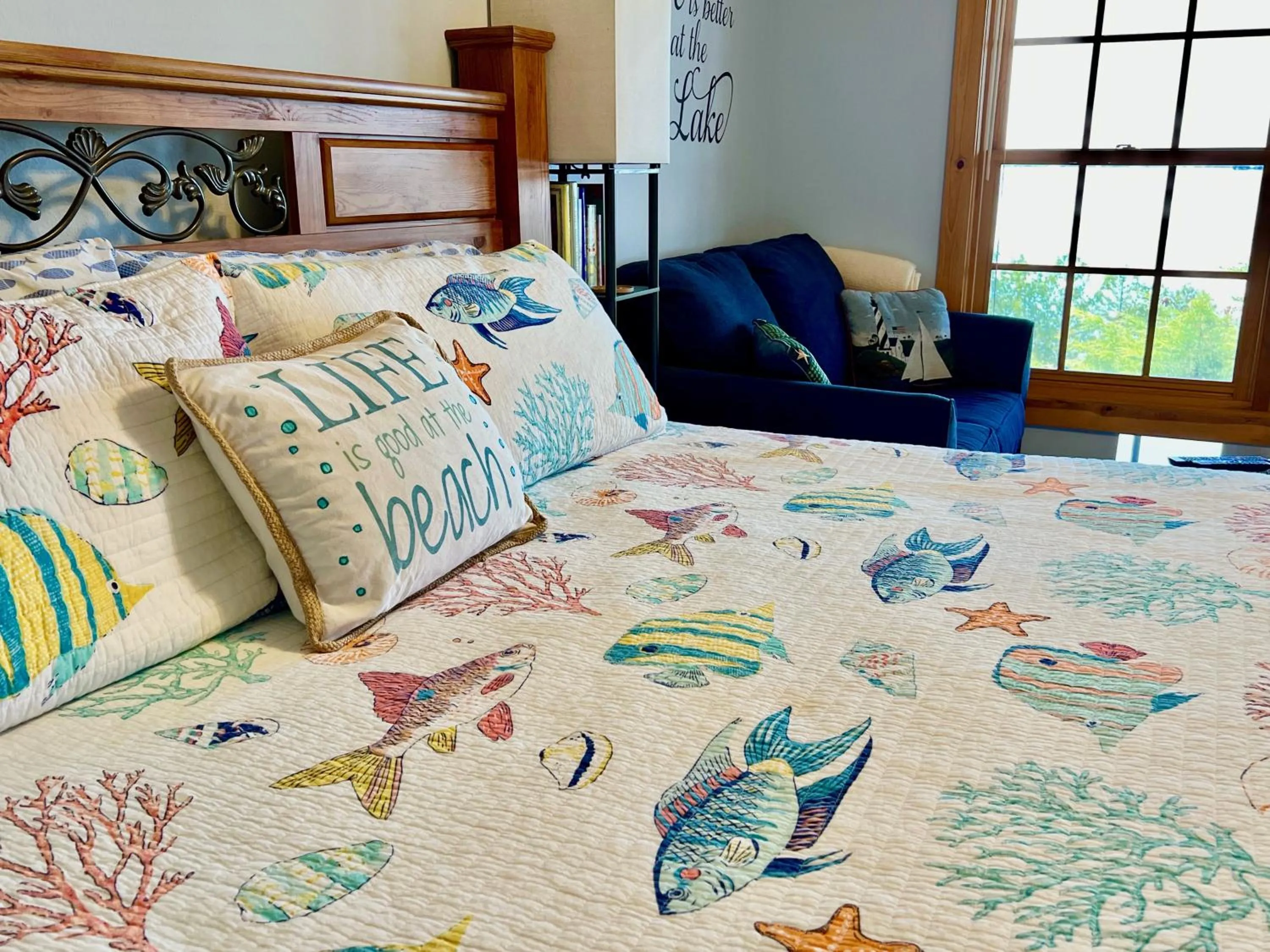 Bed in The Torch Lake Bed and Breakfast