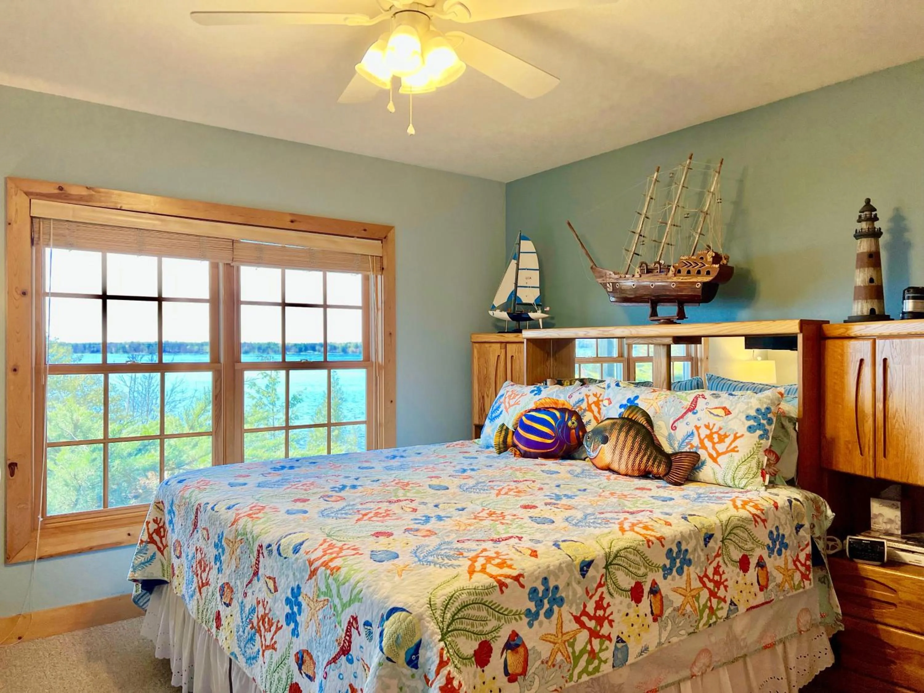 Bed in The Torch Lake Bed and Breakfast