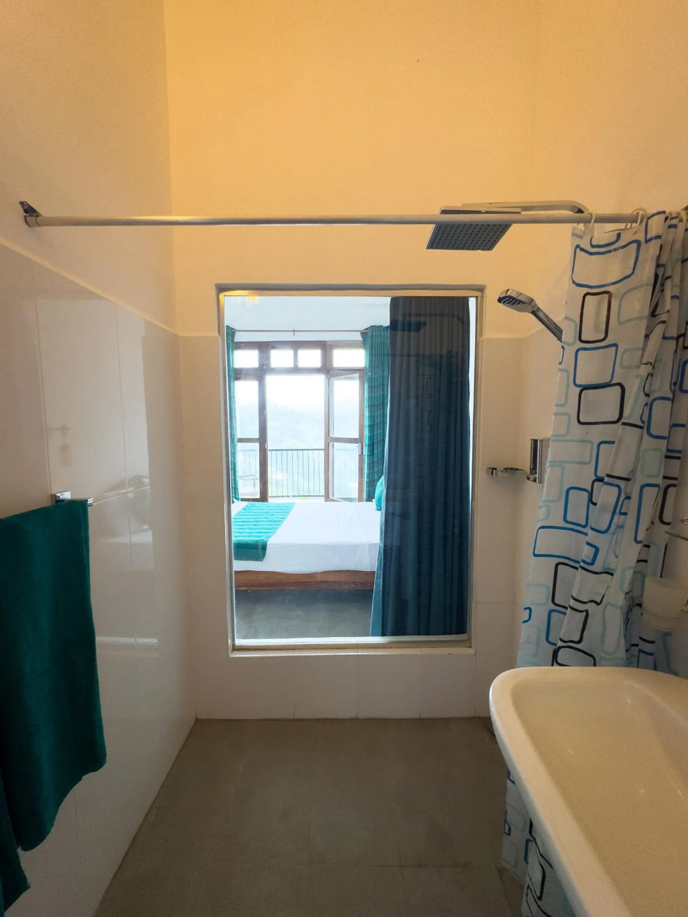 Bathroom, Bed in Ella Alpine Resort