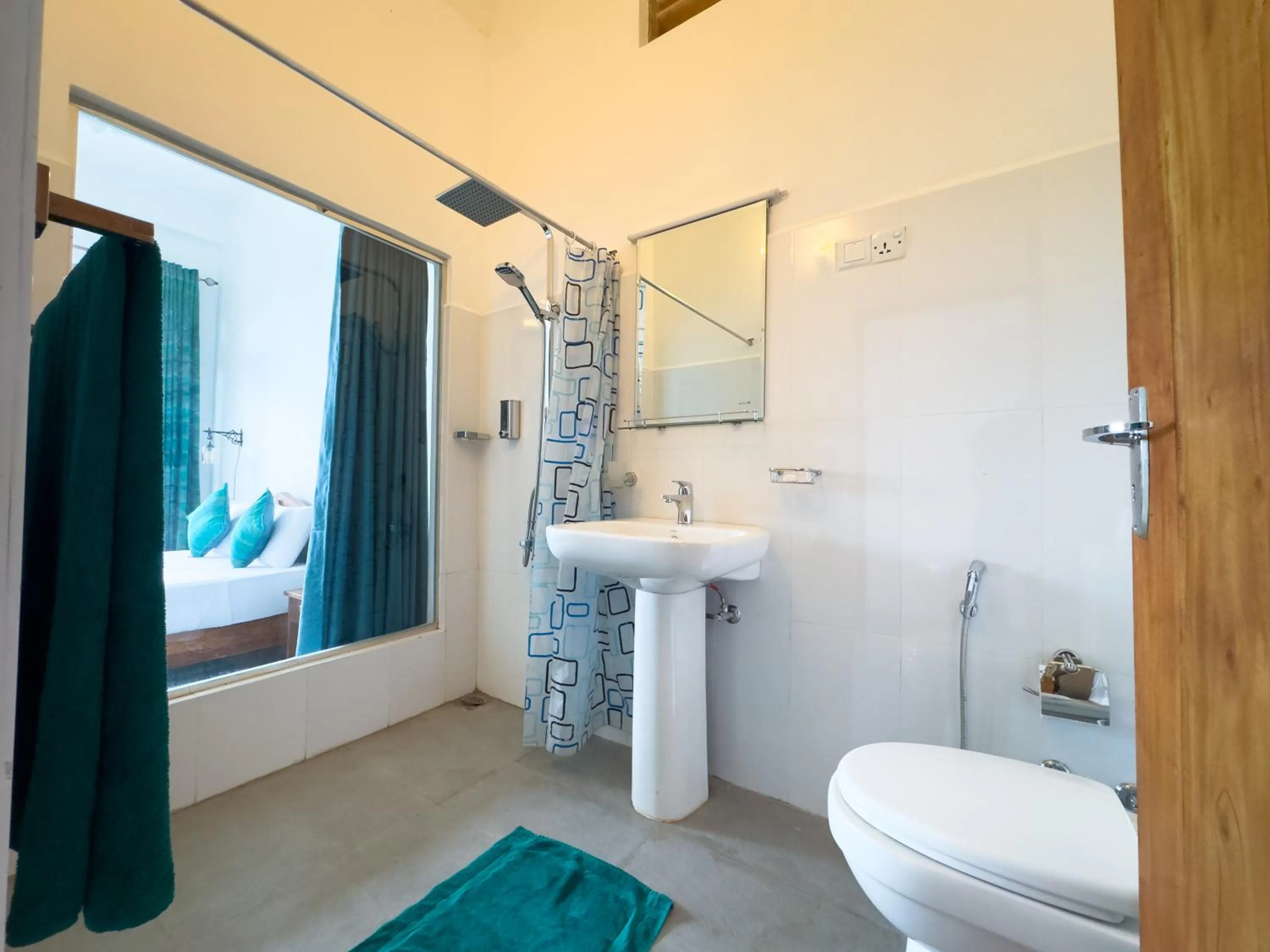 Shower in Ella Alpine Resort