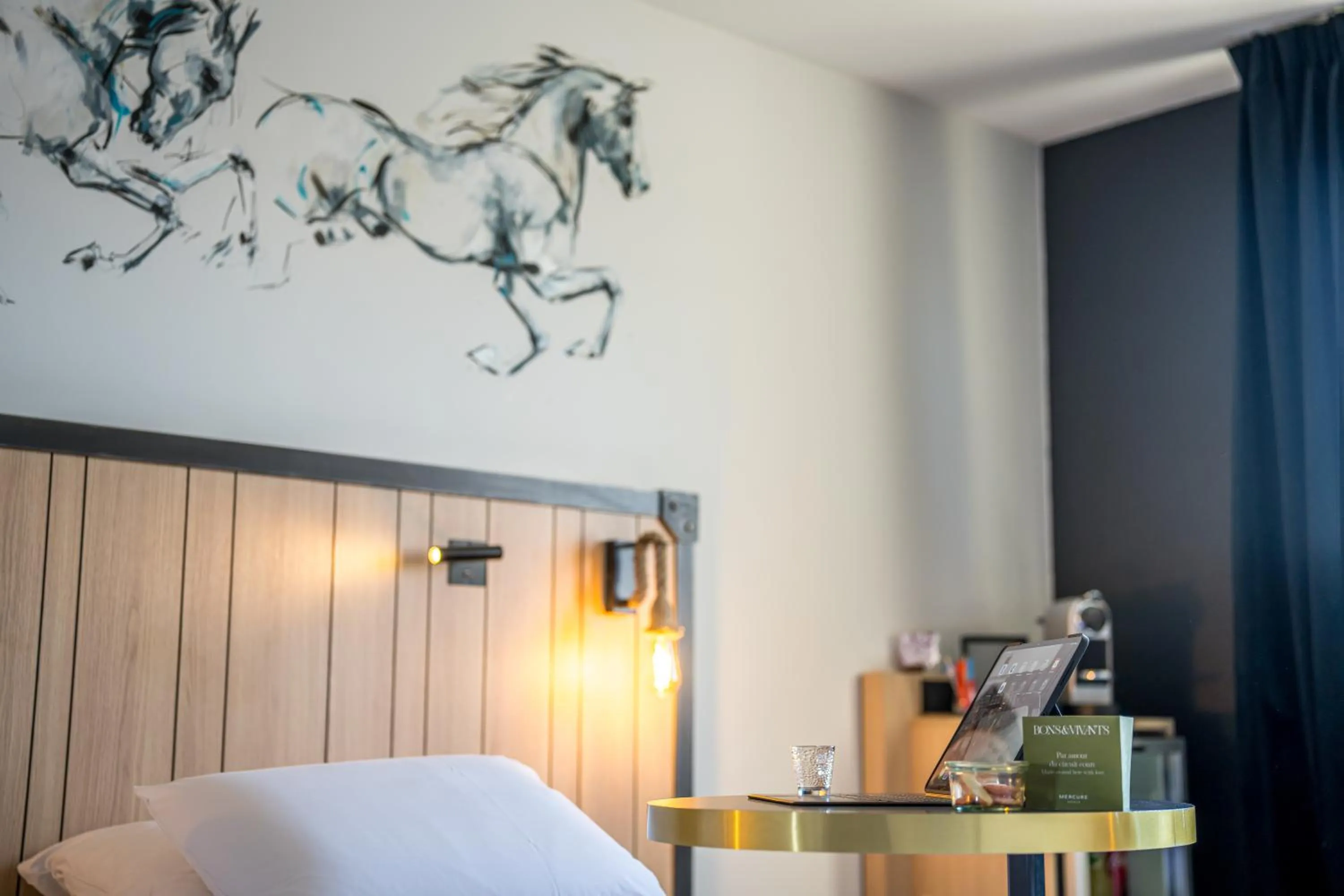 Photo of the whole room, Bed in Mercure Bords de Loire Saumur