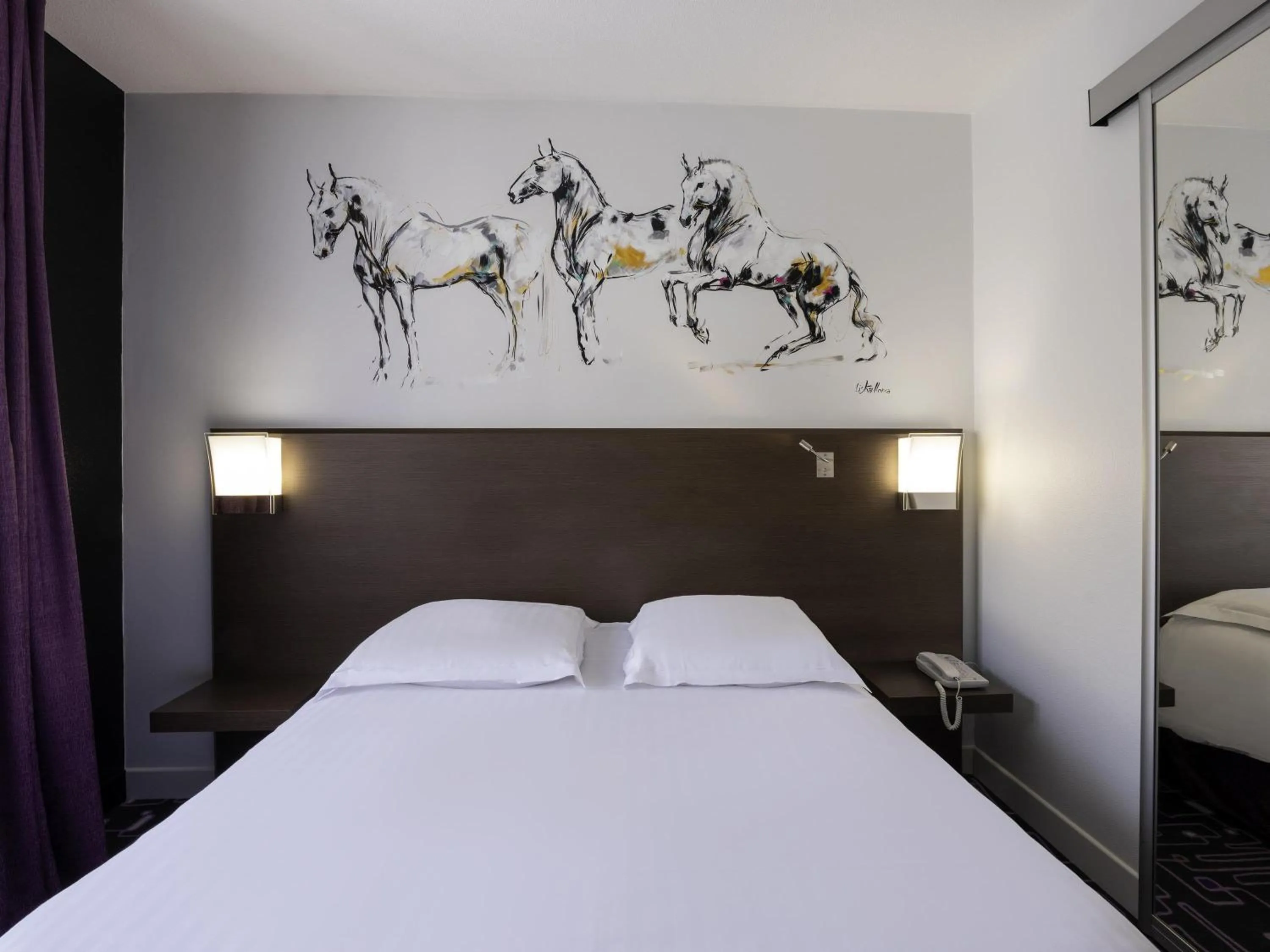 Bedroom, Bed in Mercure Bords de Loire Saumur