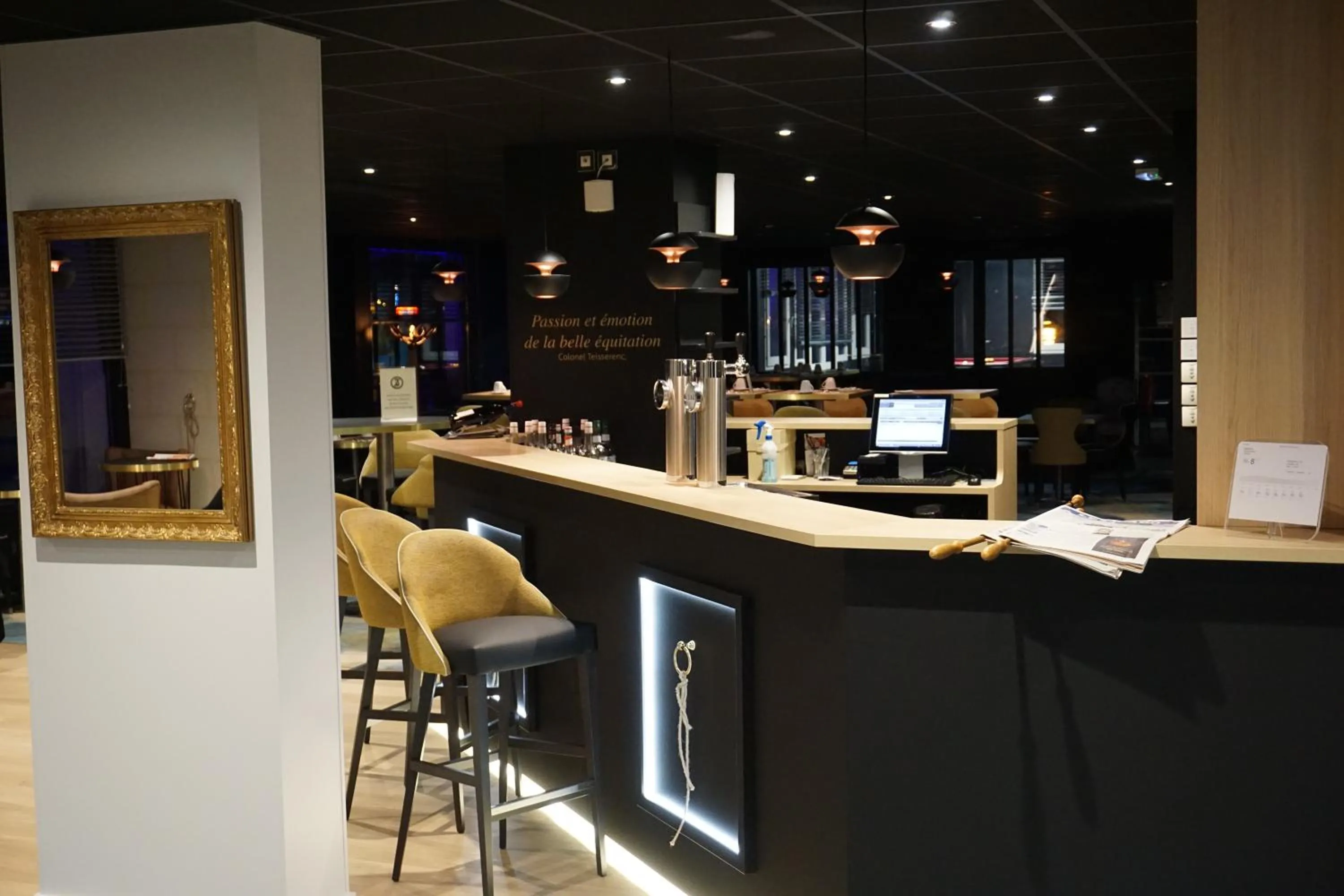 Lounge or bar in Mercure Bords de Loire Saumur