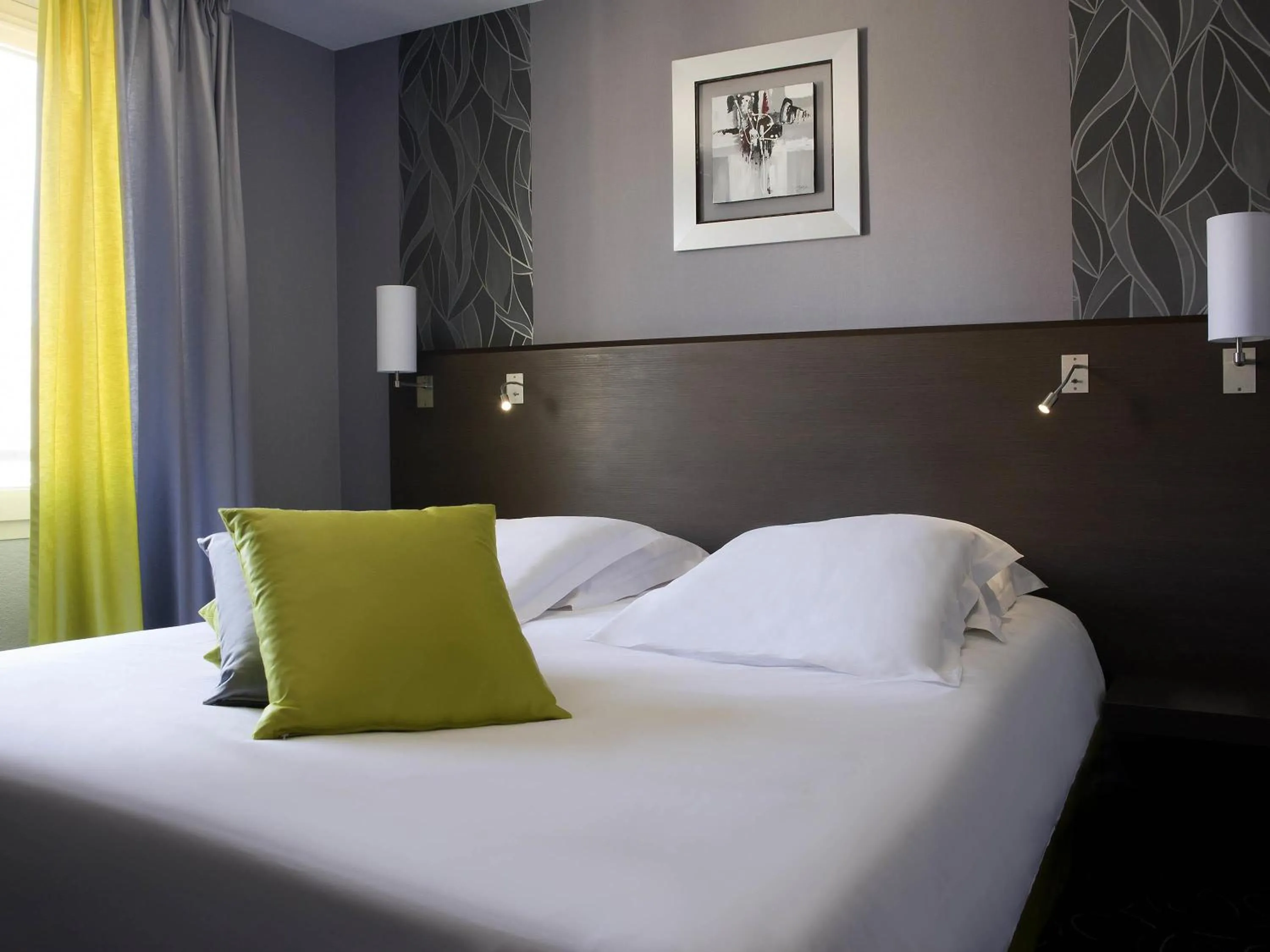 Bedroom, Bed in Mercure Bords de Loire Saumur