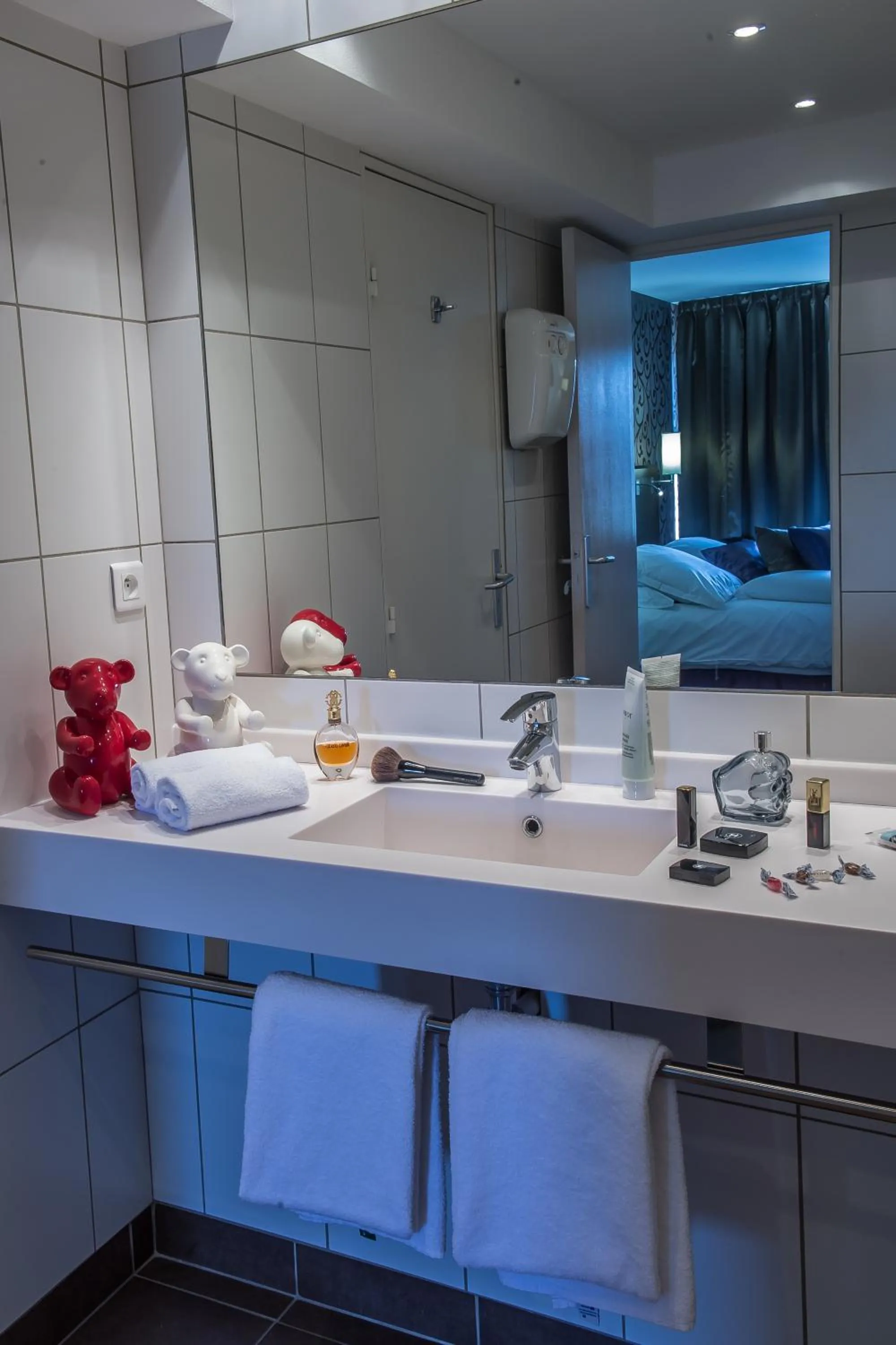 Bathroom in Mercure Bords de Loire Saumur