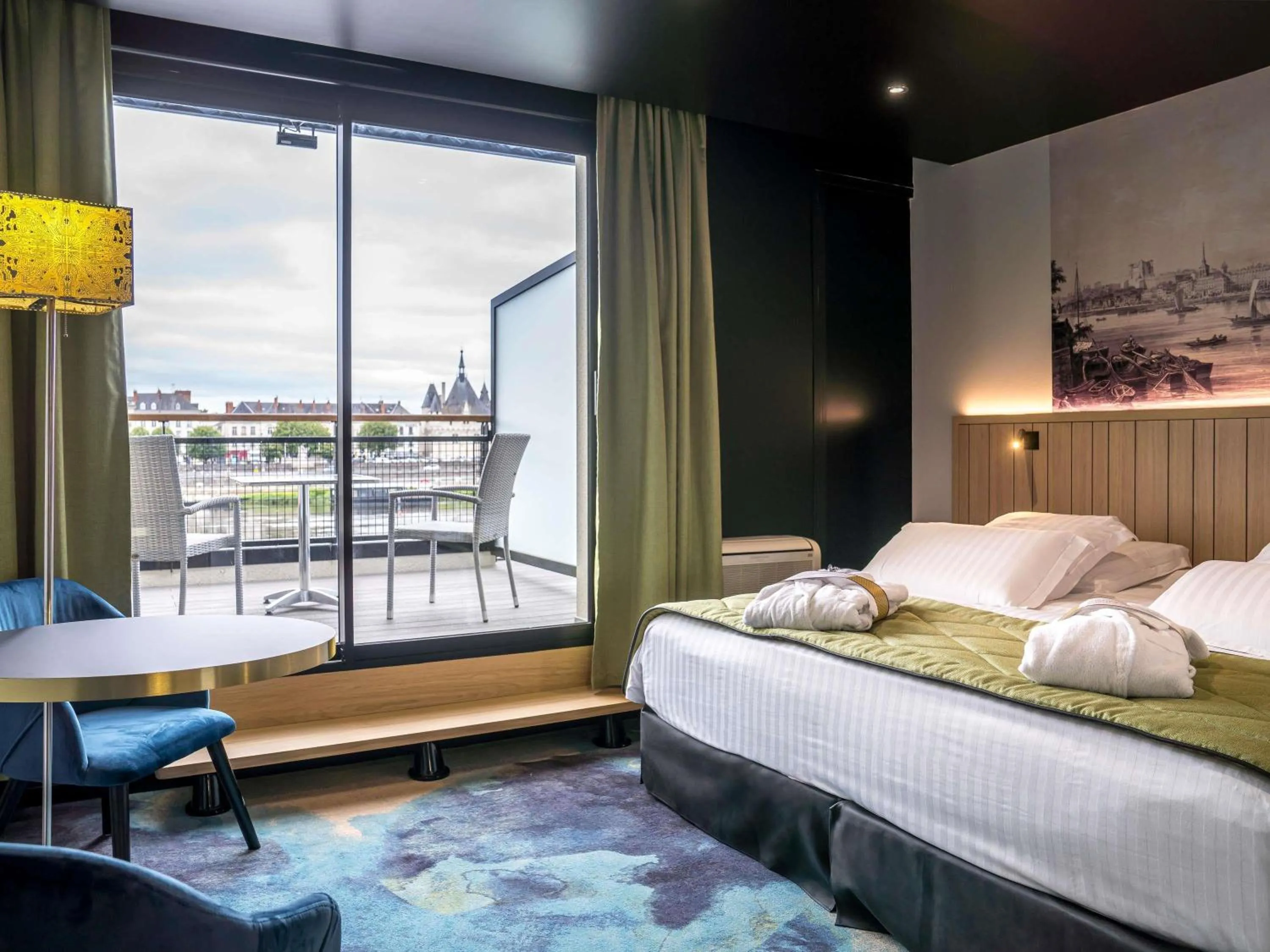 Bedroom, Bed in Mercure Bords de Loire Saumur