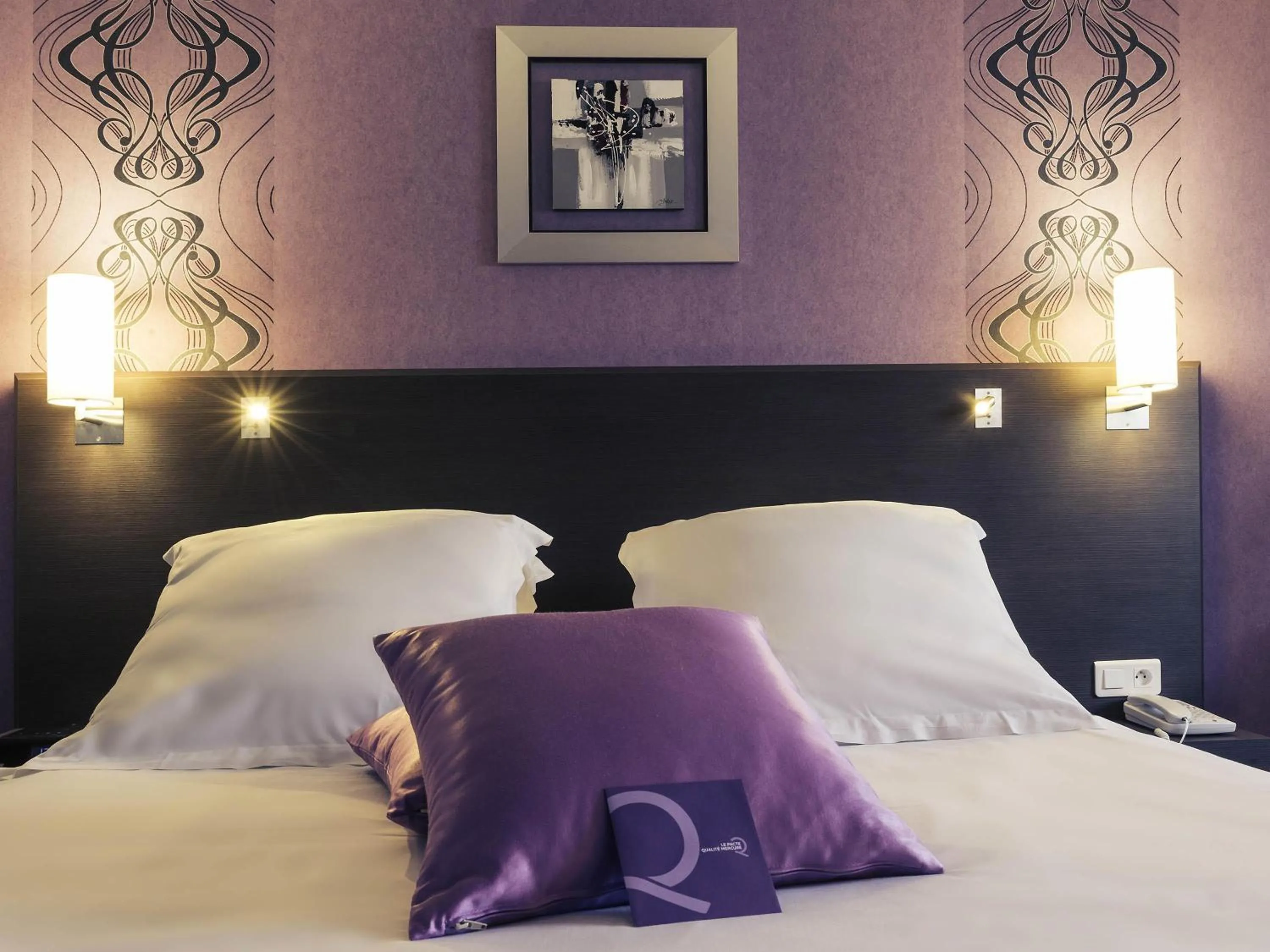 Bedroom, Bed in Mercure Bords de Loire Saumur