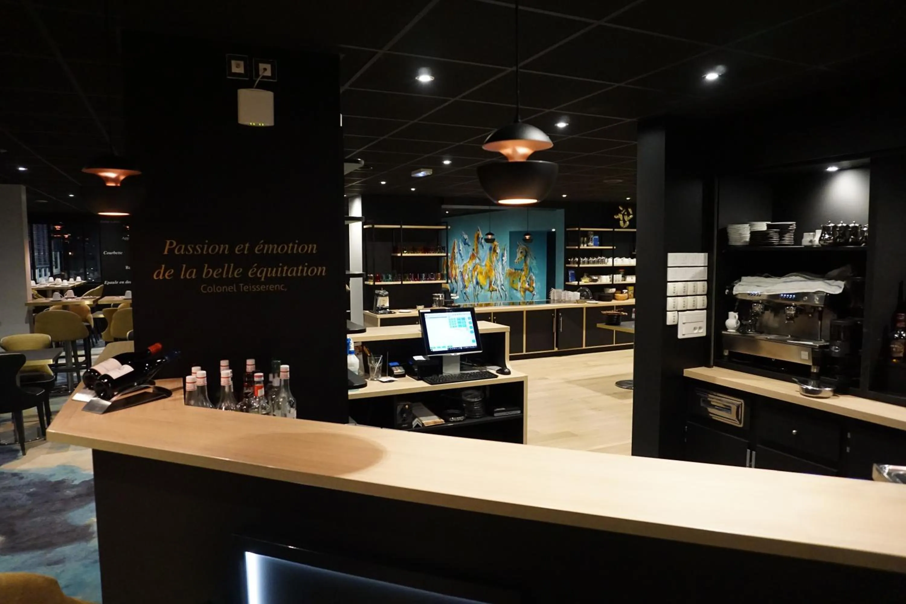 Lounge or bar in Mercure Bords de Loire Saumur