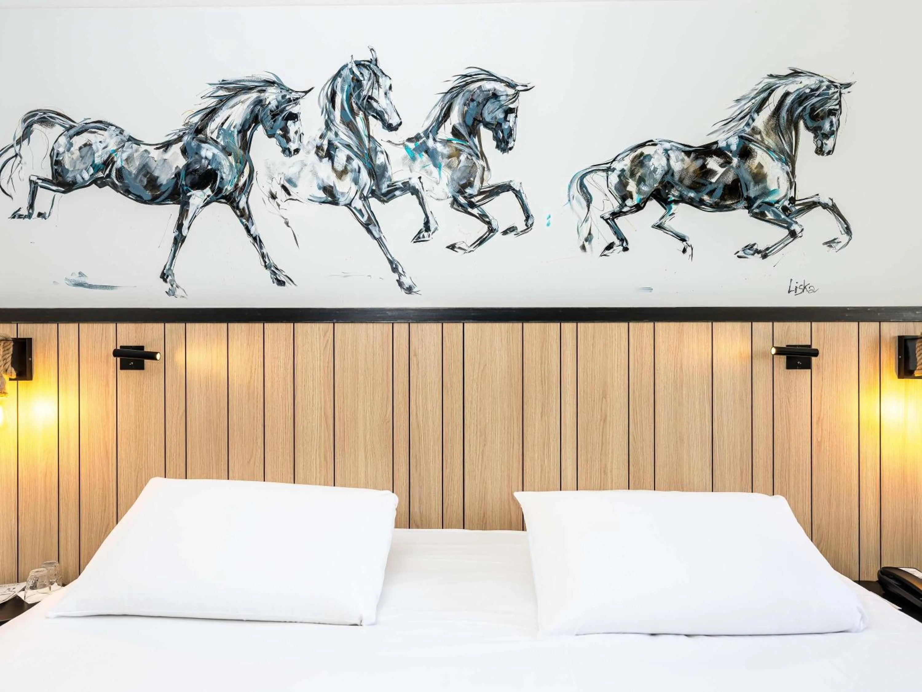 Bedroom, Bed in Mercure Bords de Loire Saumur