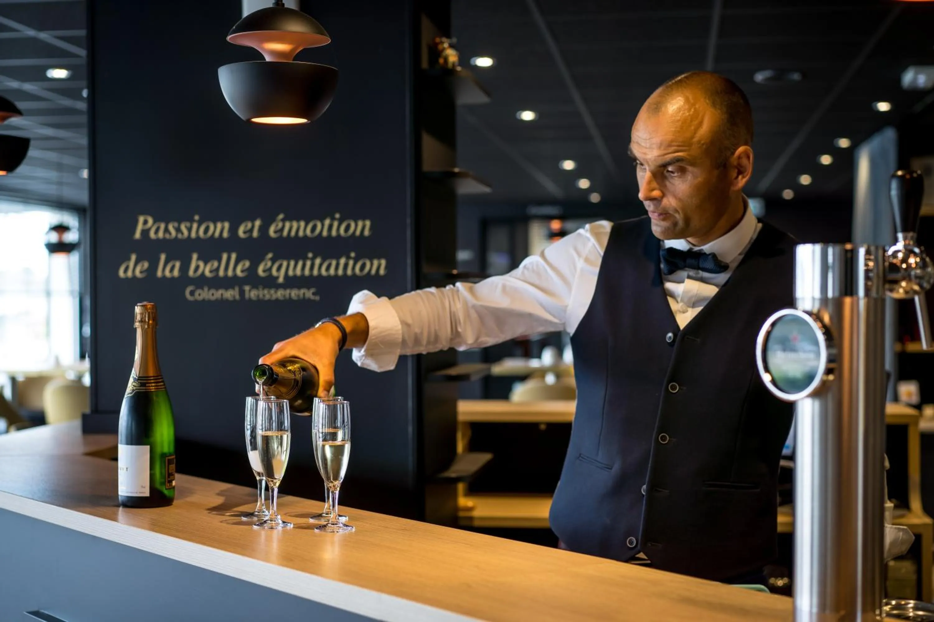 Lounge or bar in Mercure Bords de Loire Saumur