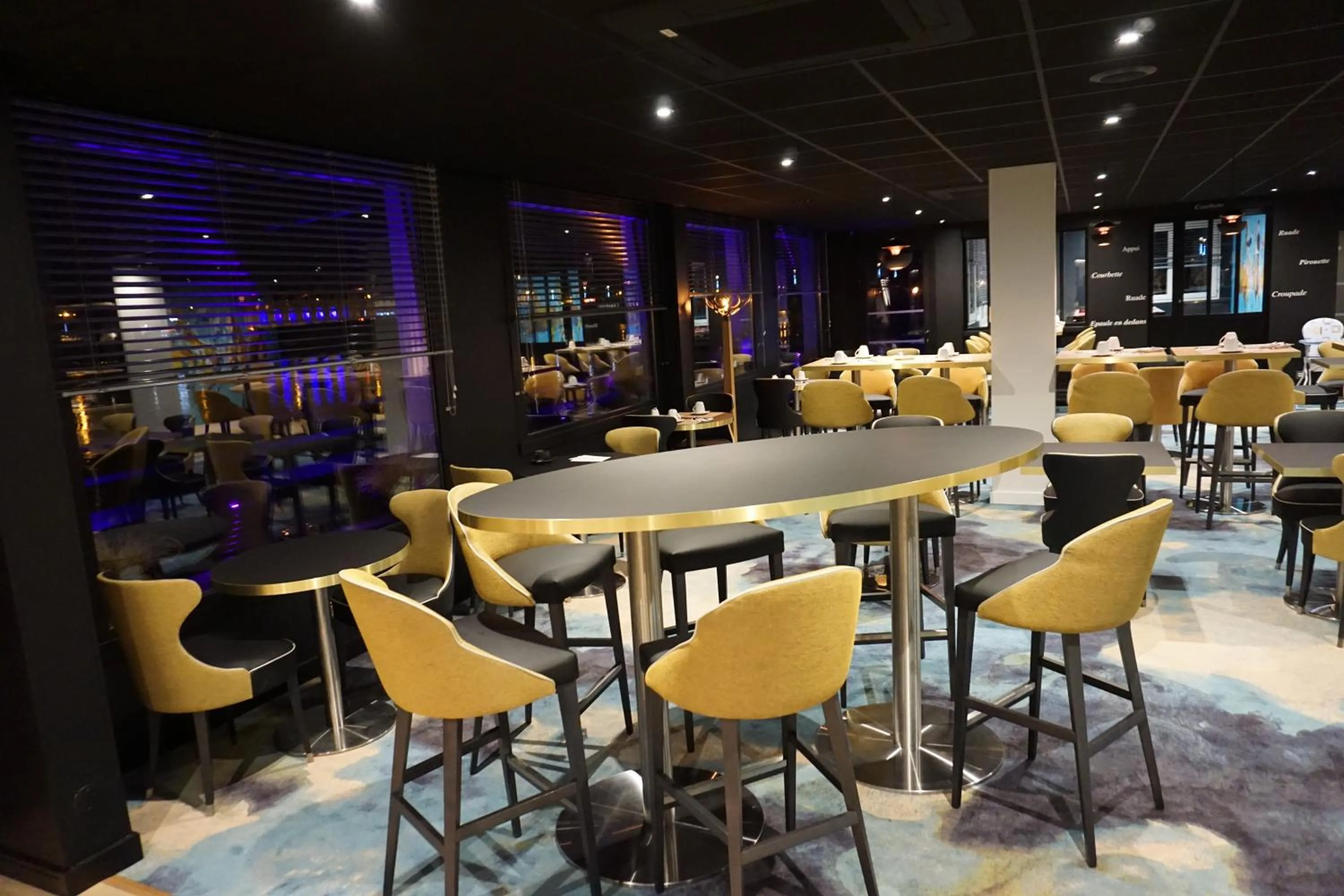 Lounge or bar in Mercure Bords de Loire Saumur