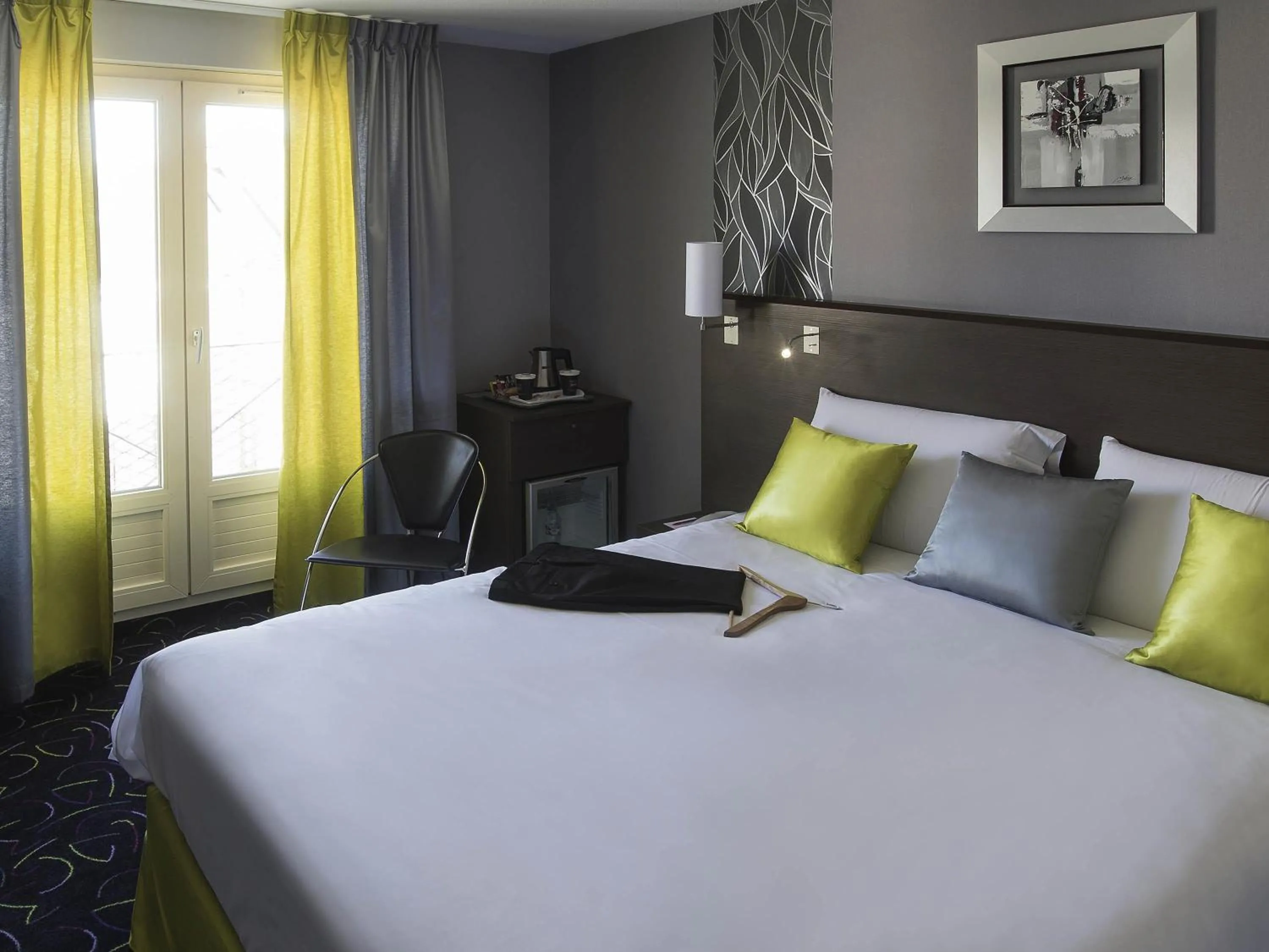 Bedroom, Bed in Mercure Bords de Loire Saumur