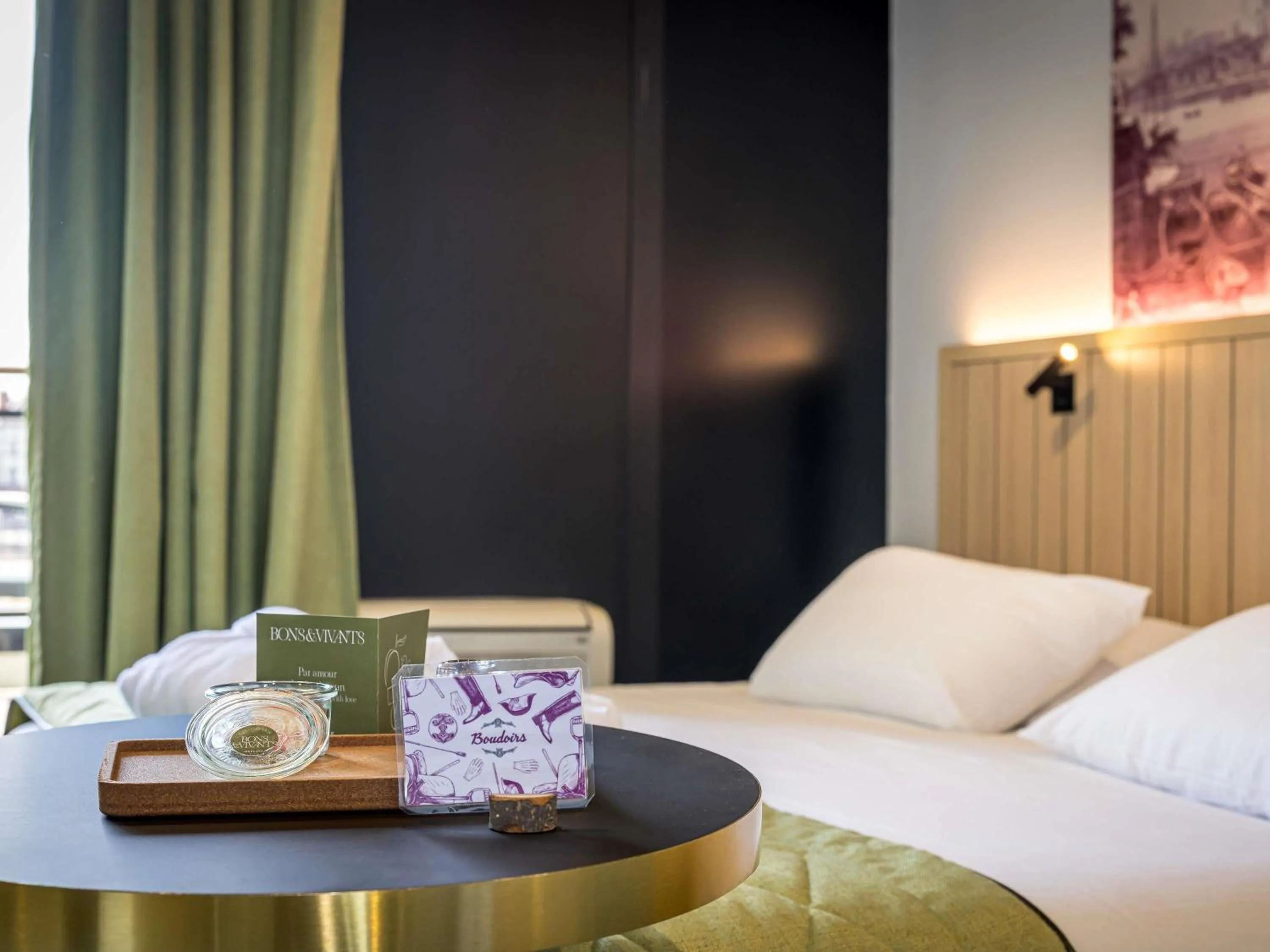 Bedroom, Bed in Mercure Bords de Loire Saumur