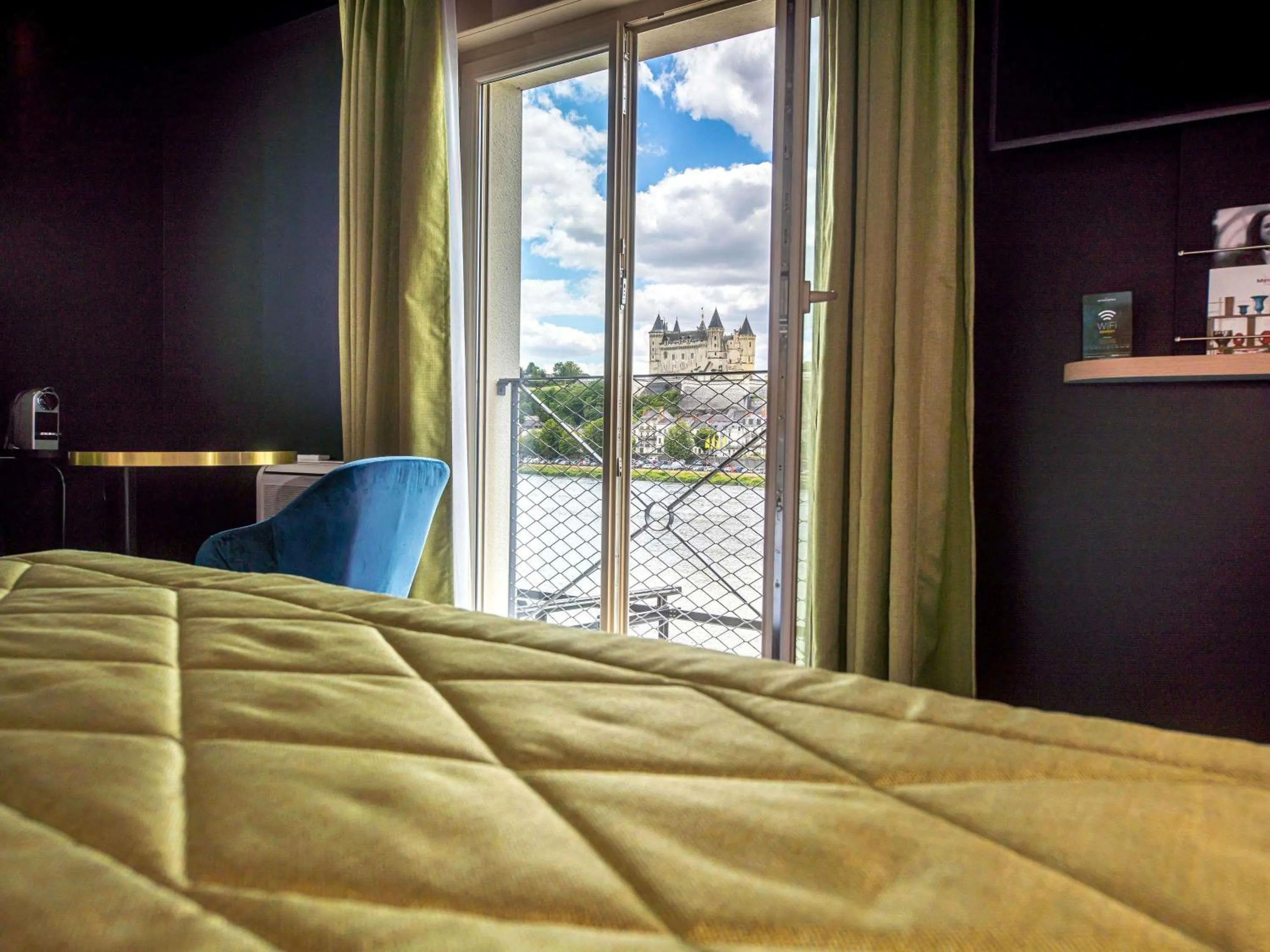 Bedroom, Bed in Mercure Bords de Loire Saumur