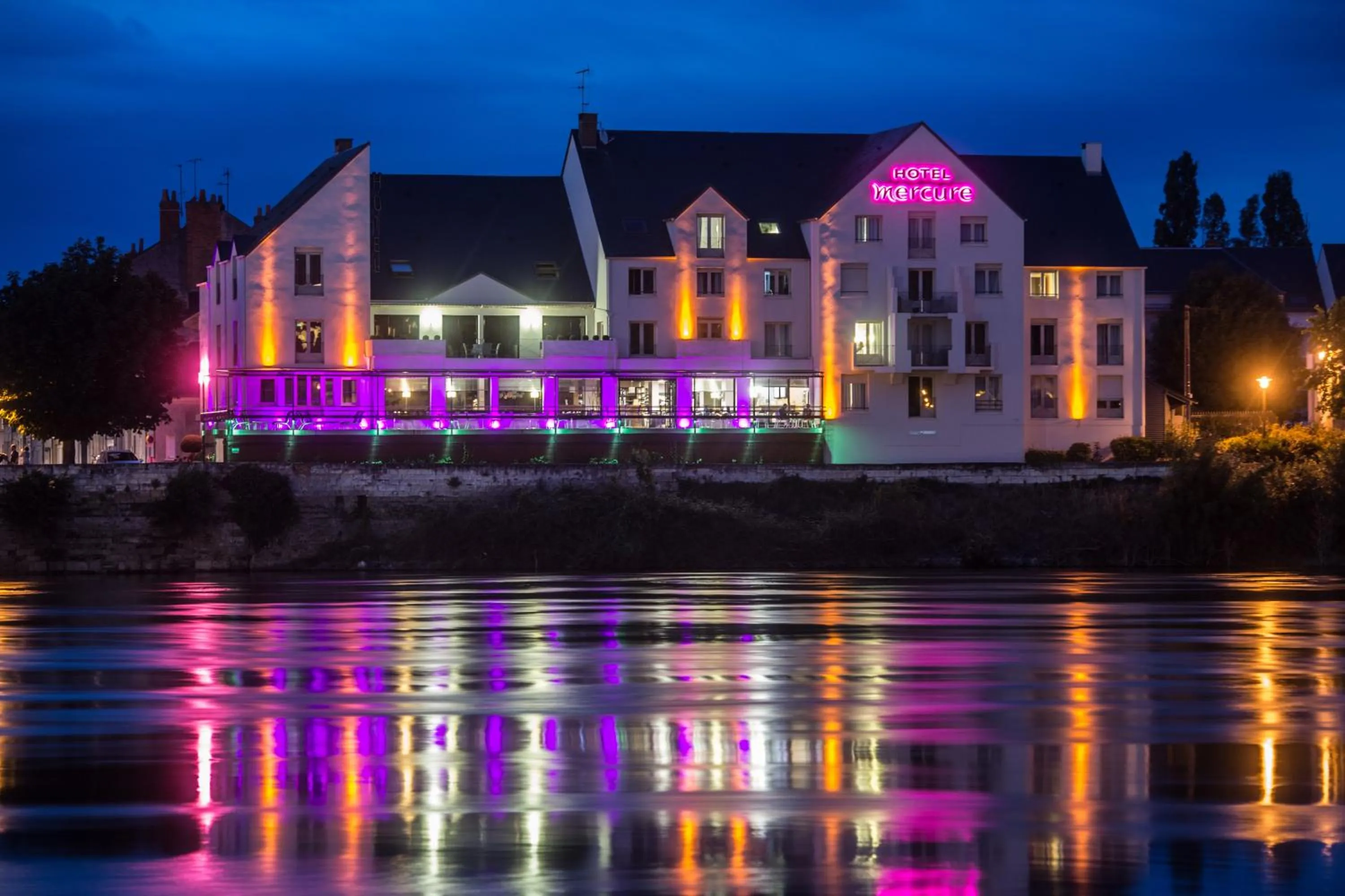 Facade/entrance in Mercure Bords de Loire Saumur
