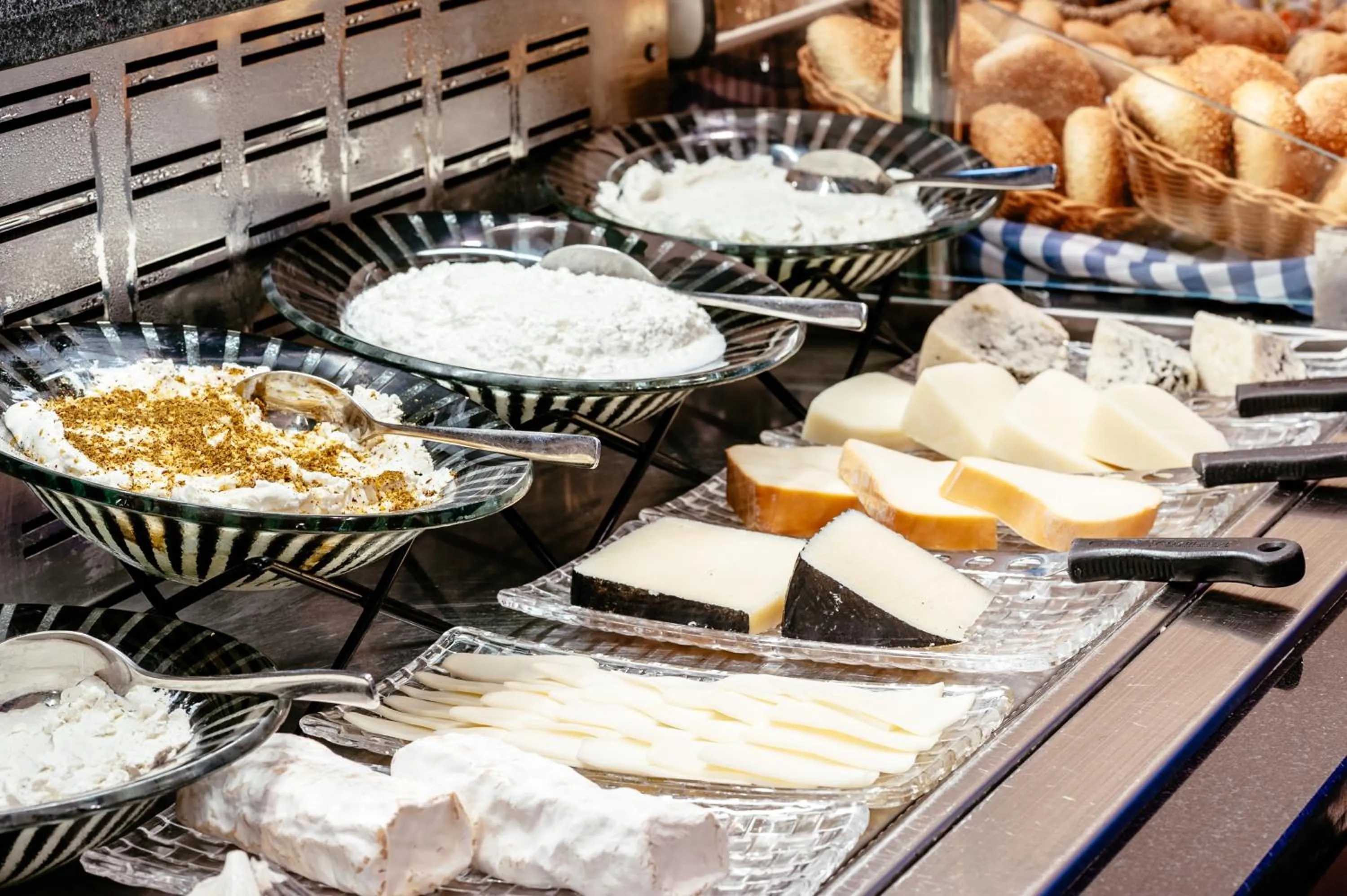 Buffet breakfast in Eldan Hotel