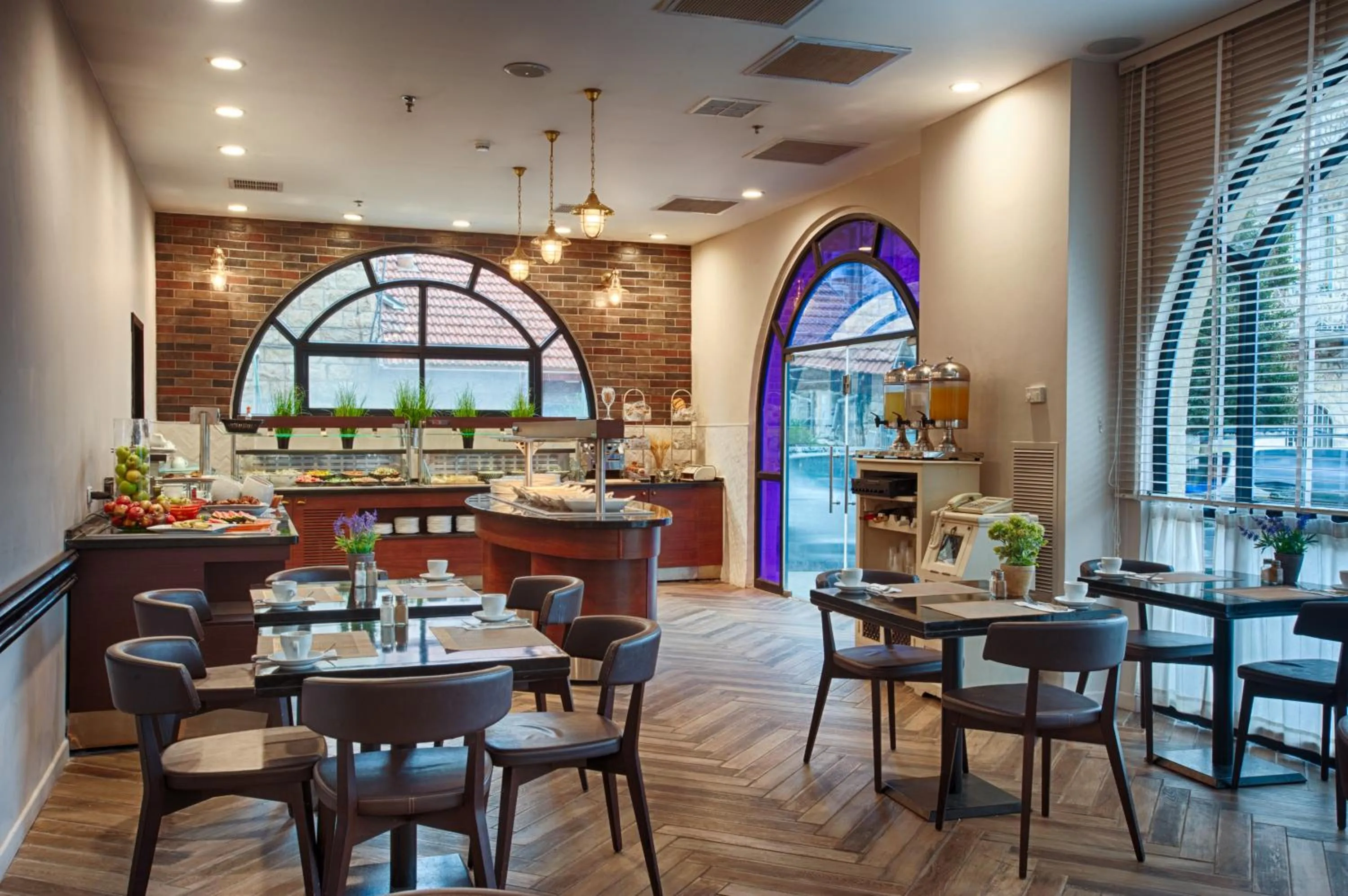 Restaurant/places to eat in Eldan Hotel