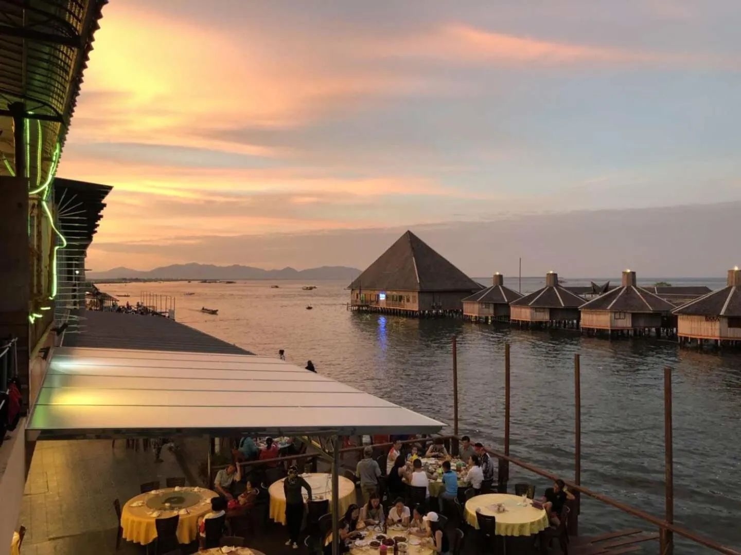 Sunset in Cube Bed Station & Tours Sdn Bhd