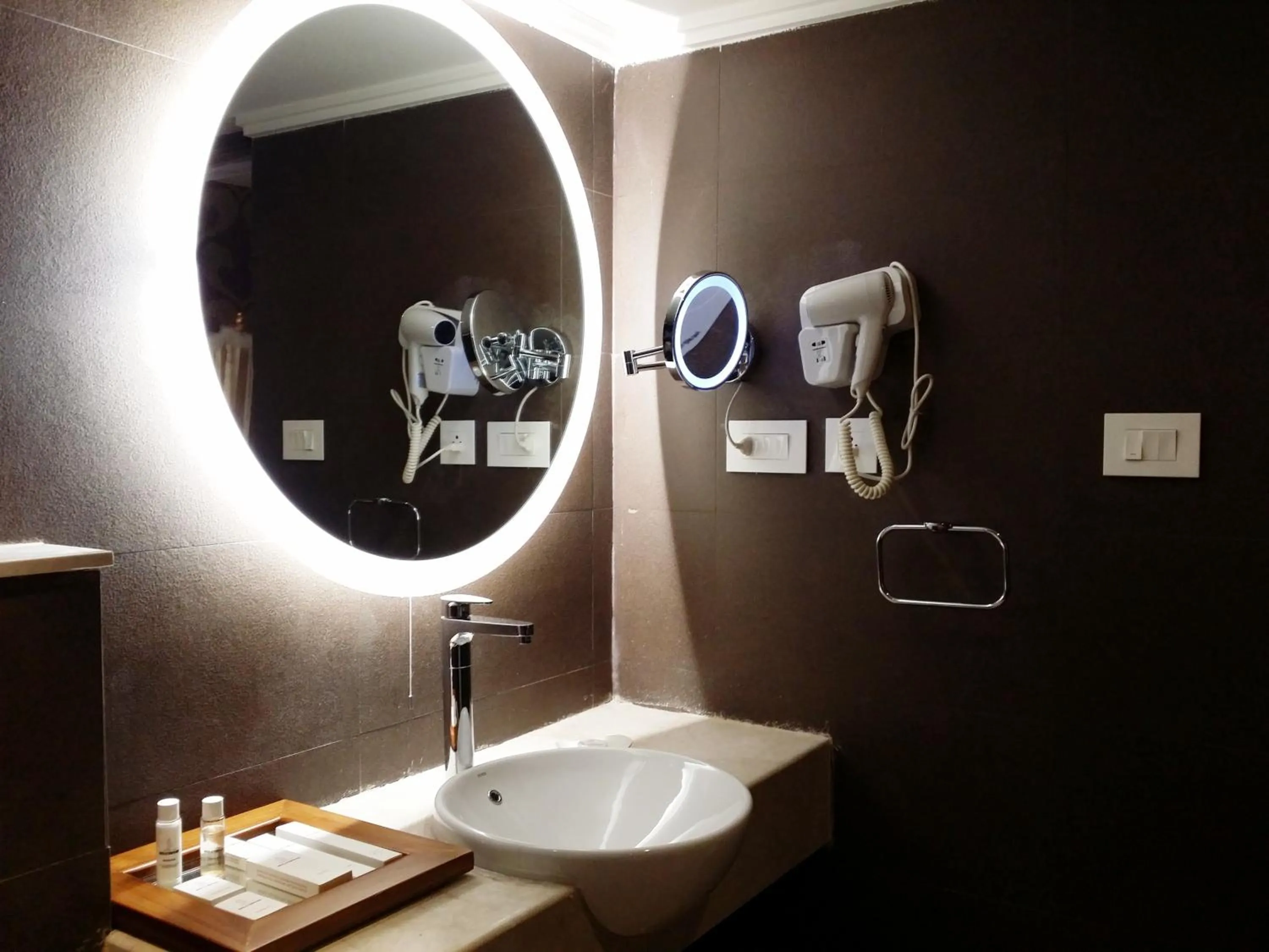 Bathroom in Hotel Oxina Lygon