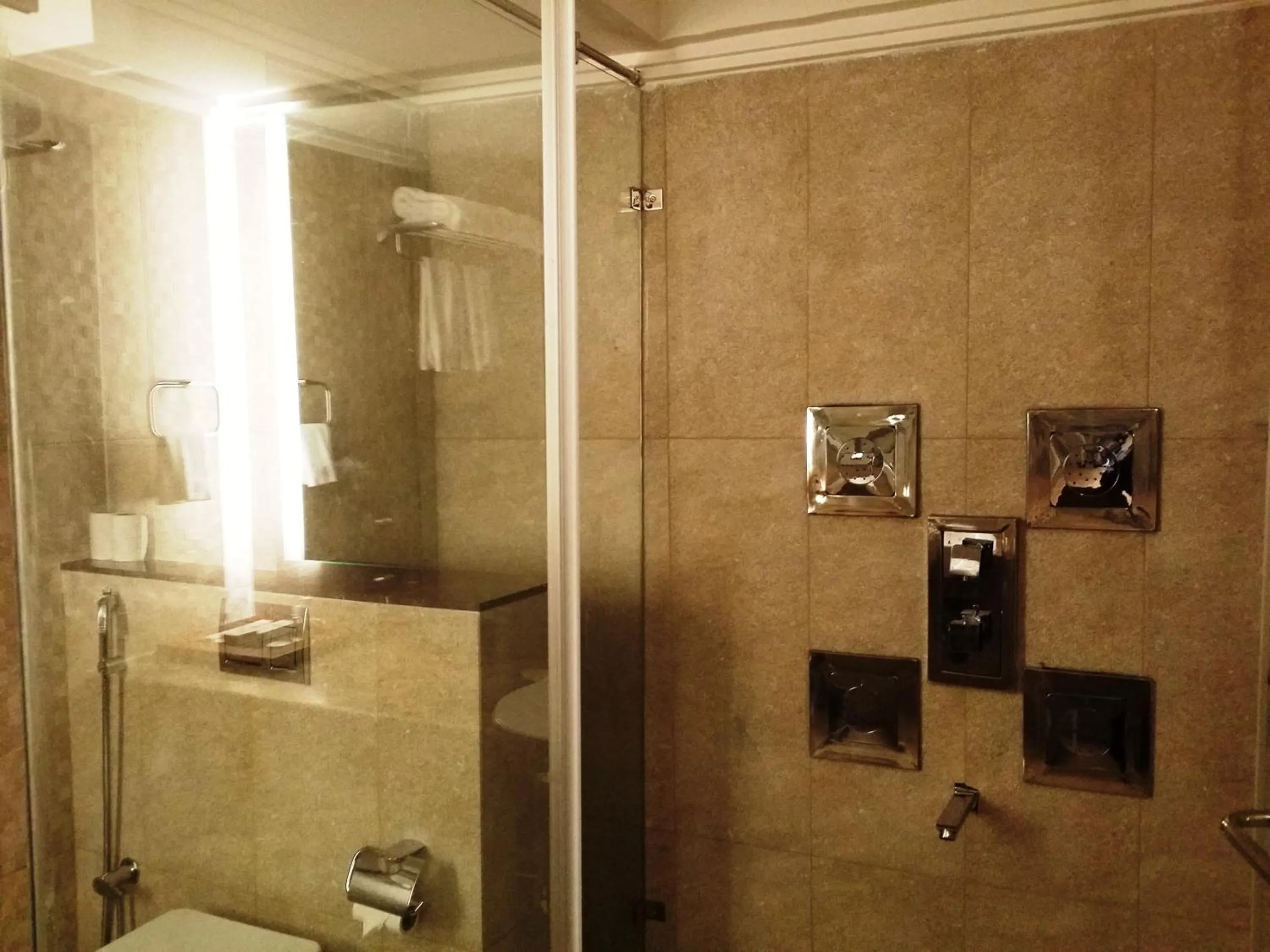 Bathroom in Hotel Oxina Lygon