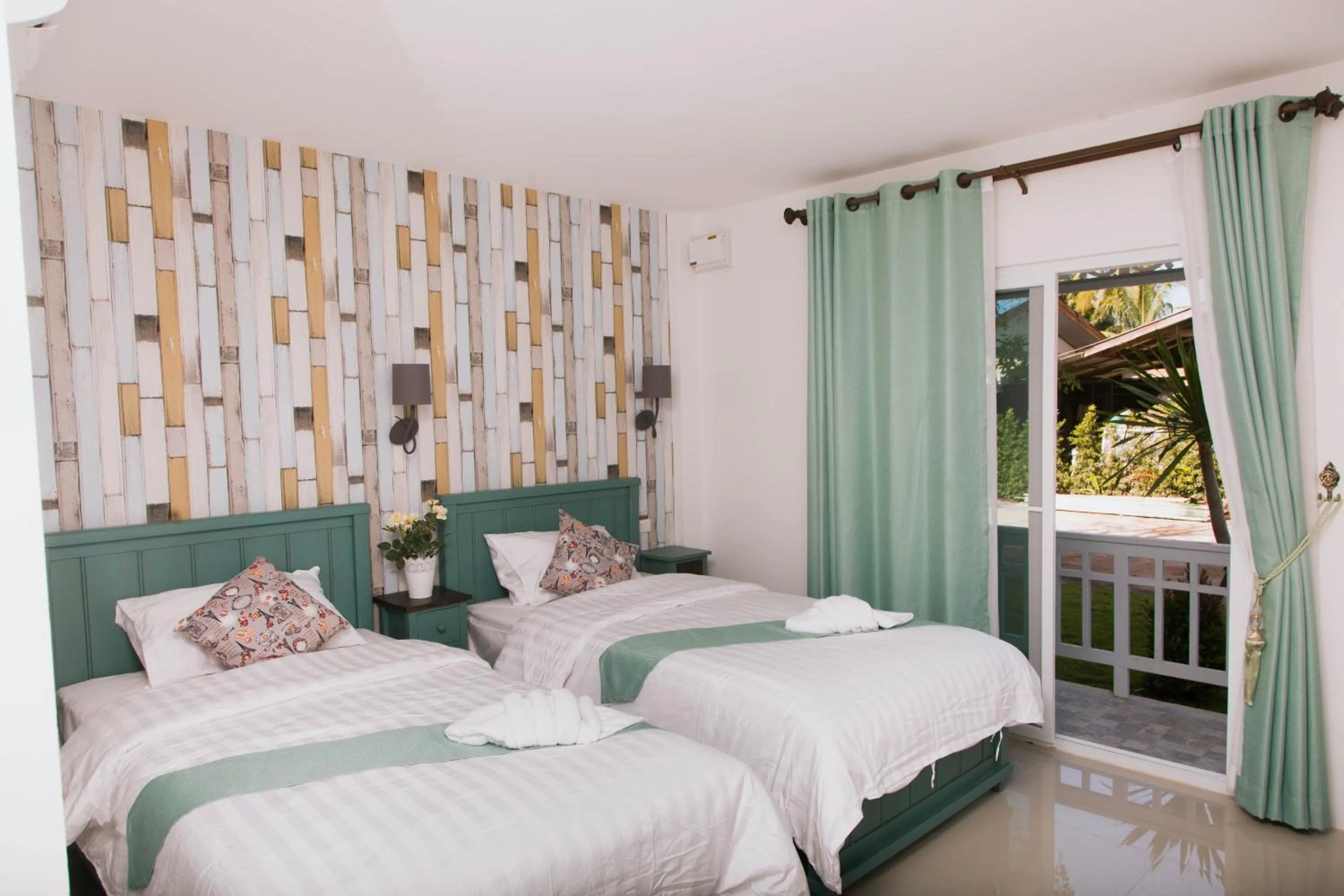 Photo of the whole room, Bed in Moeimanee Resort