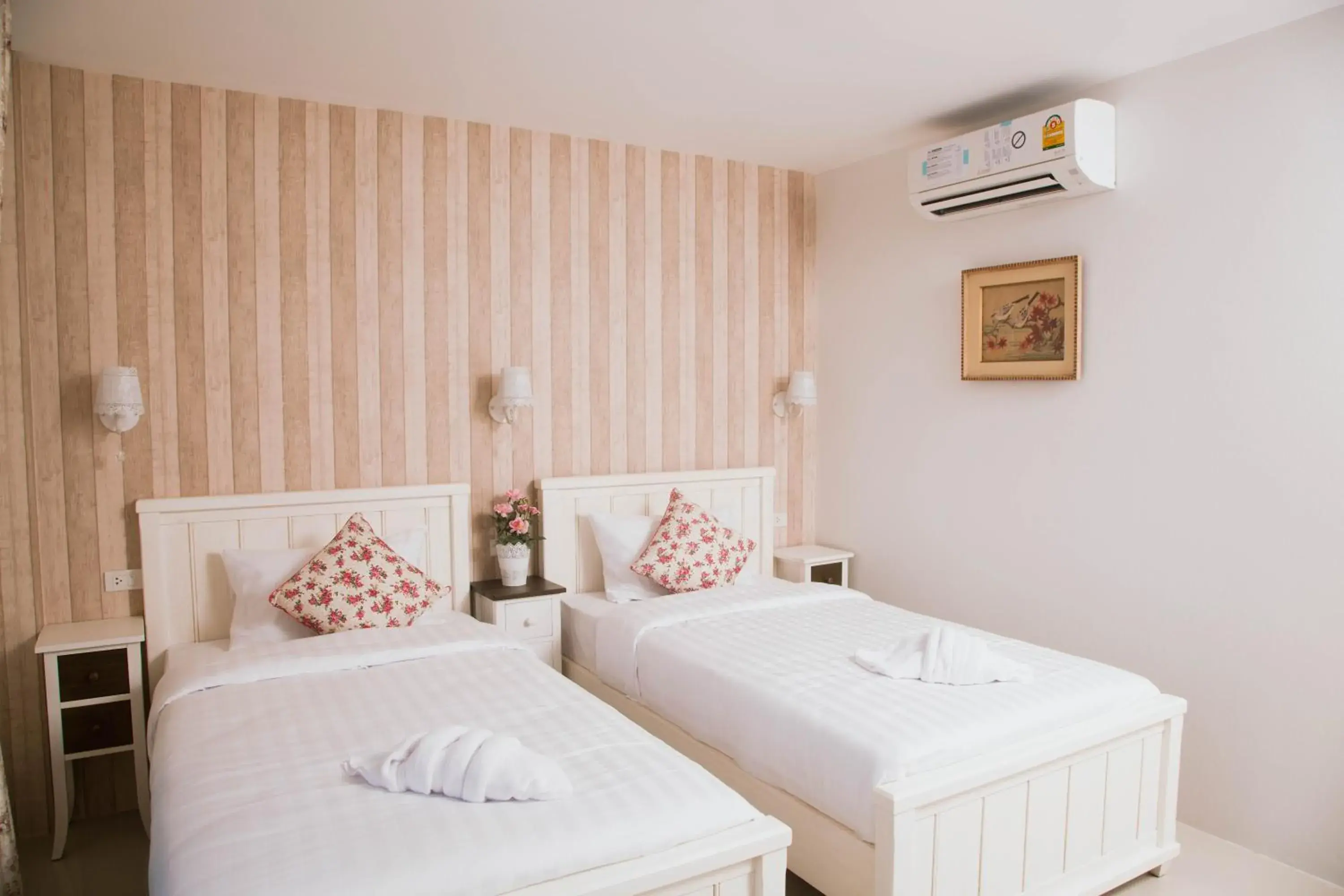 Standard Twin Room in Moeimanee Resort Standard Twin Room in Moeimanee Resort